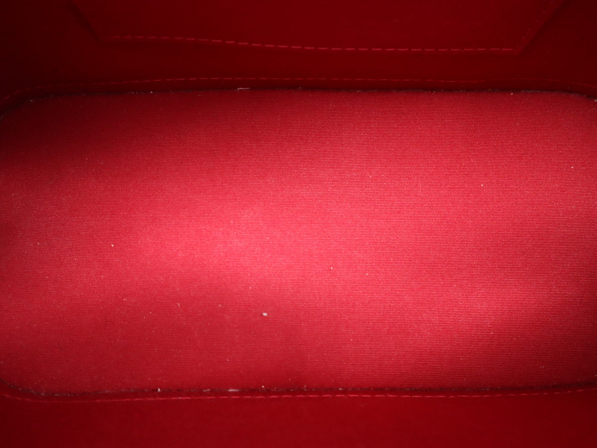 LOUIS VUITTON M91606 Vernis Alma BB Pomme d'Amour Handbag with Clochet, Cadena, and 2 Keys