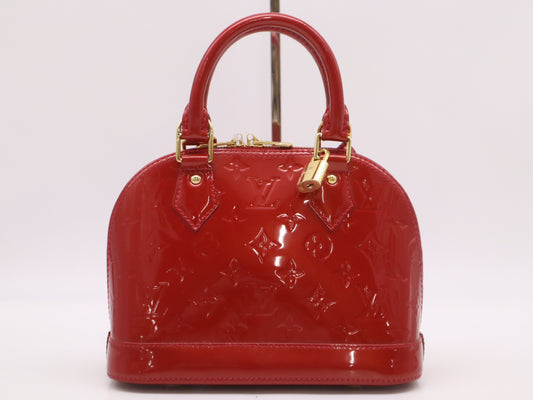 LOUIS VUITTON M91606 Vernis Alma BB Pomme d'Amour Handbag with Clochet, Cadena, and 2 Keys