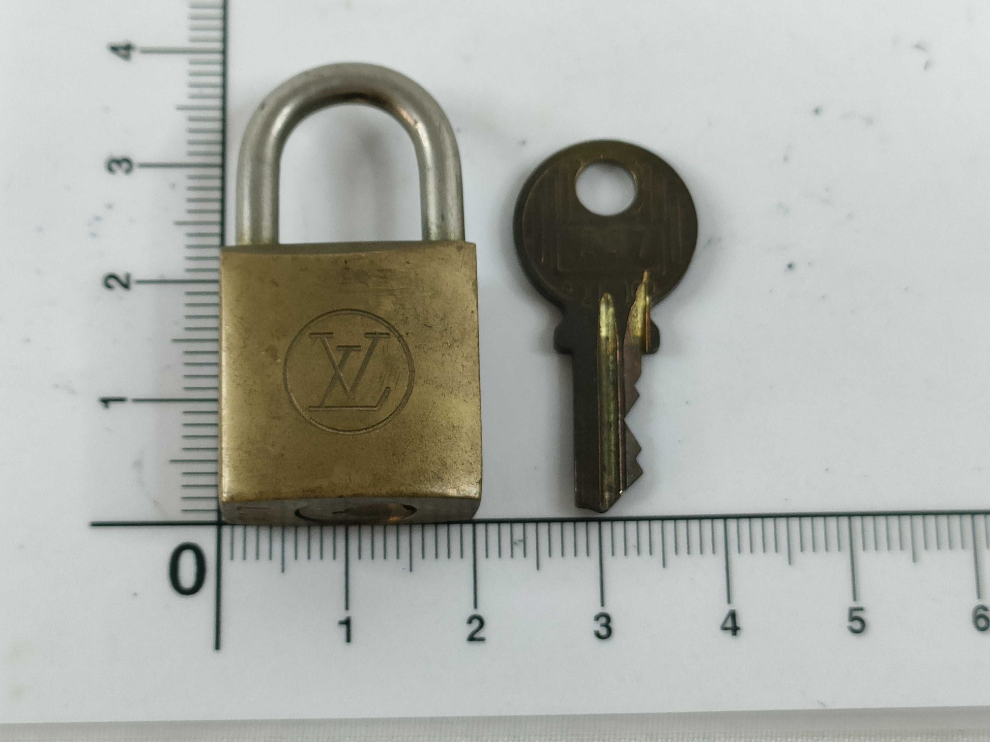 LOUIS VUITTON Cadena Key Set of 10 Other Accessories