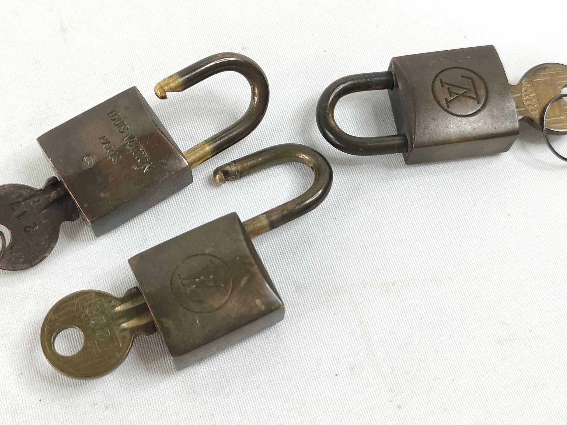 LOUIS VUITTON Cadena Key Set of 10 Other Accessories