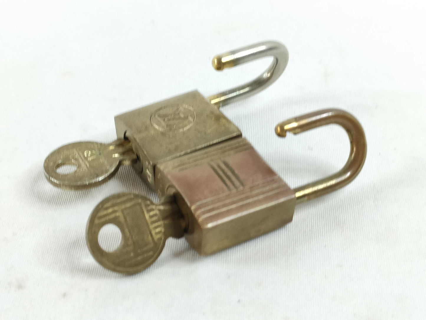 LOUIS VUITTON Cadena Key Set of 10 Other Accessories