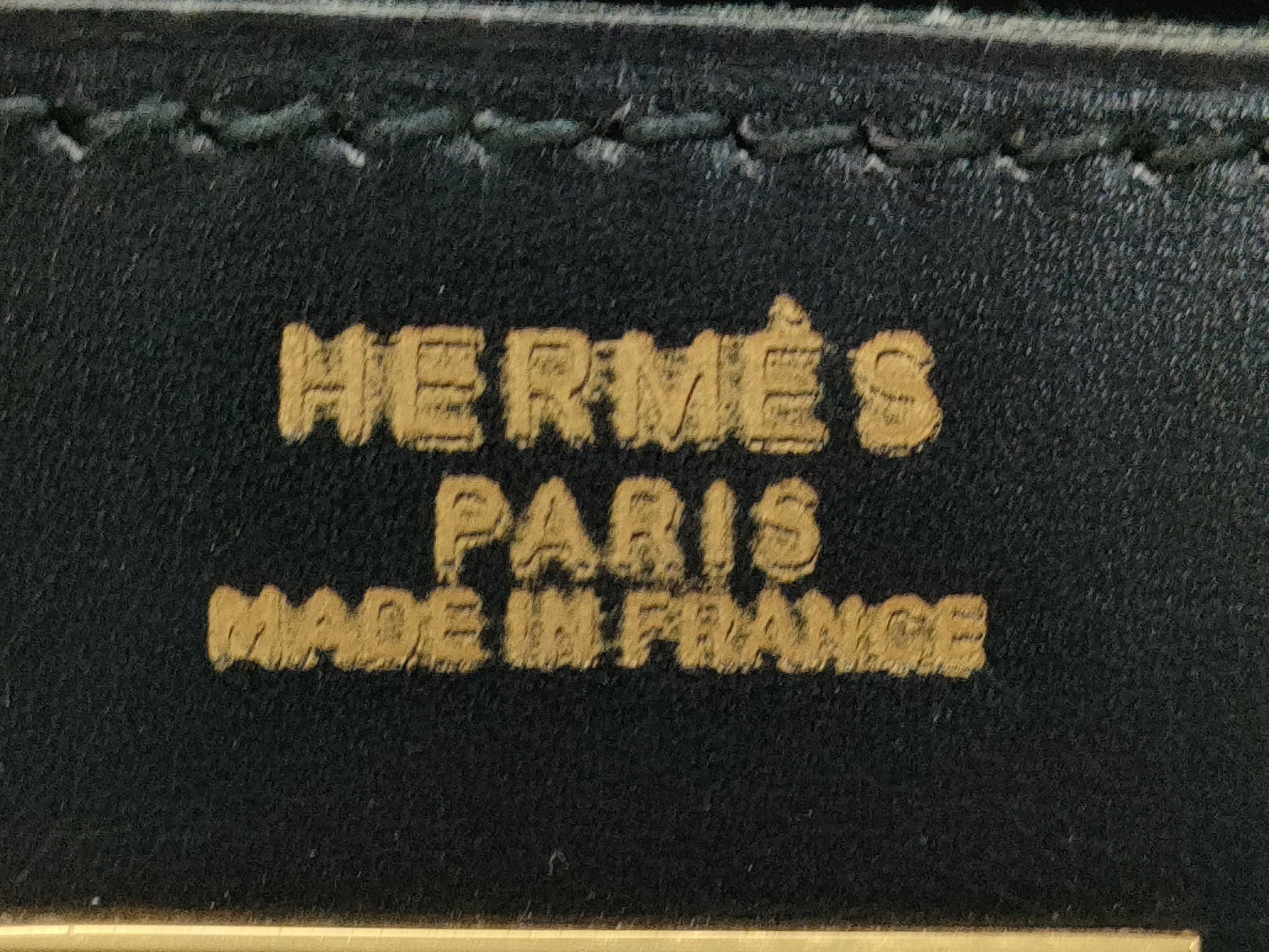 HERMES Kelly 32 Handbag, Black Calfskin, Gold Hardware, 〇U Stamp