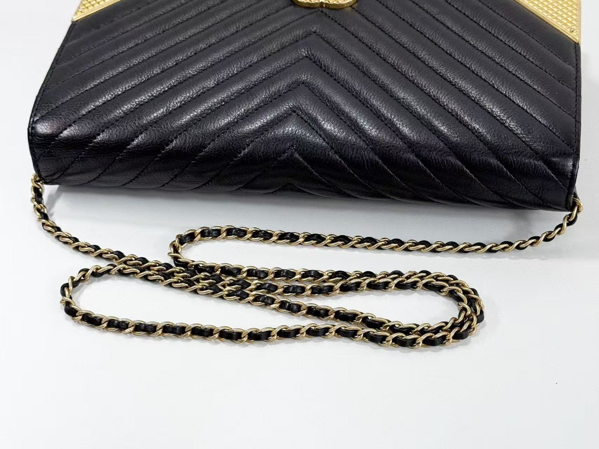 CHANEL Black Chevron Tanlock Luxury Shoulder Bag, W23cm , Vintage G Hardware, Dust Bag and Sticker Included, 26039150