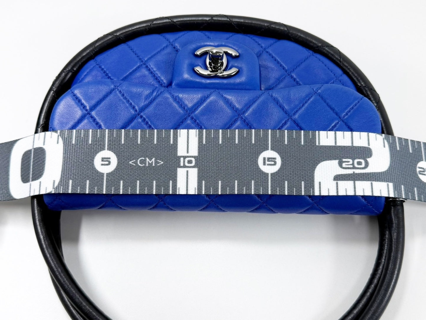 CHANEL Hula Hoop Matelasse Bicolor, W23cm, Approx. 18 Series [Dust bag and sticker included], Black S Hardware, Handbag 18085736