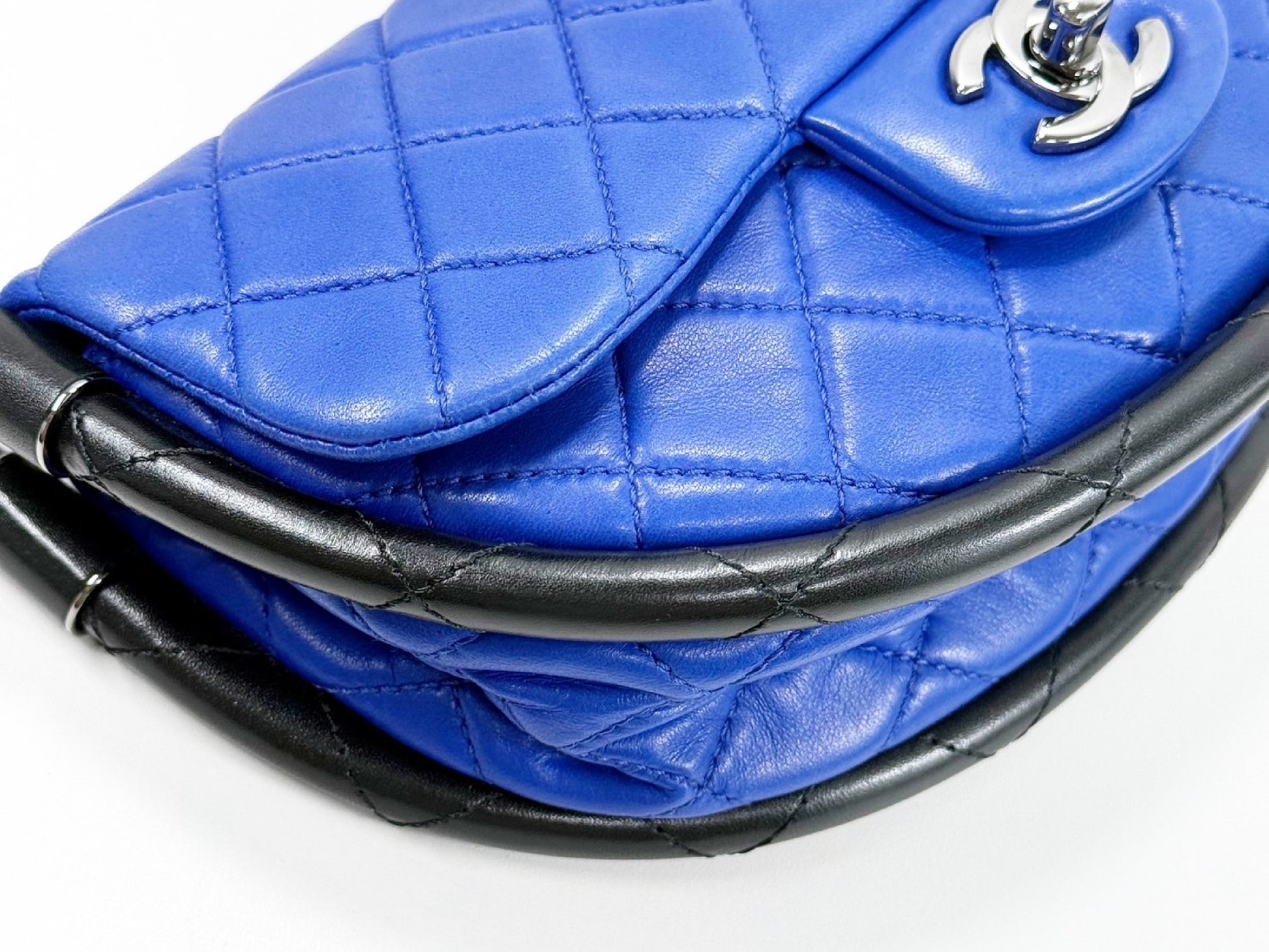CHANEL Hula Hoop Matelasse Bicolor, W23cm, Approx. 18 Series [Dust bag and sticker included], Black S Hardware, Handbag 18085736
