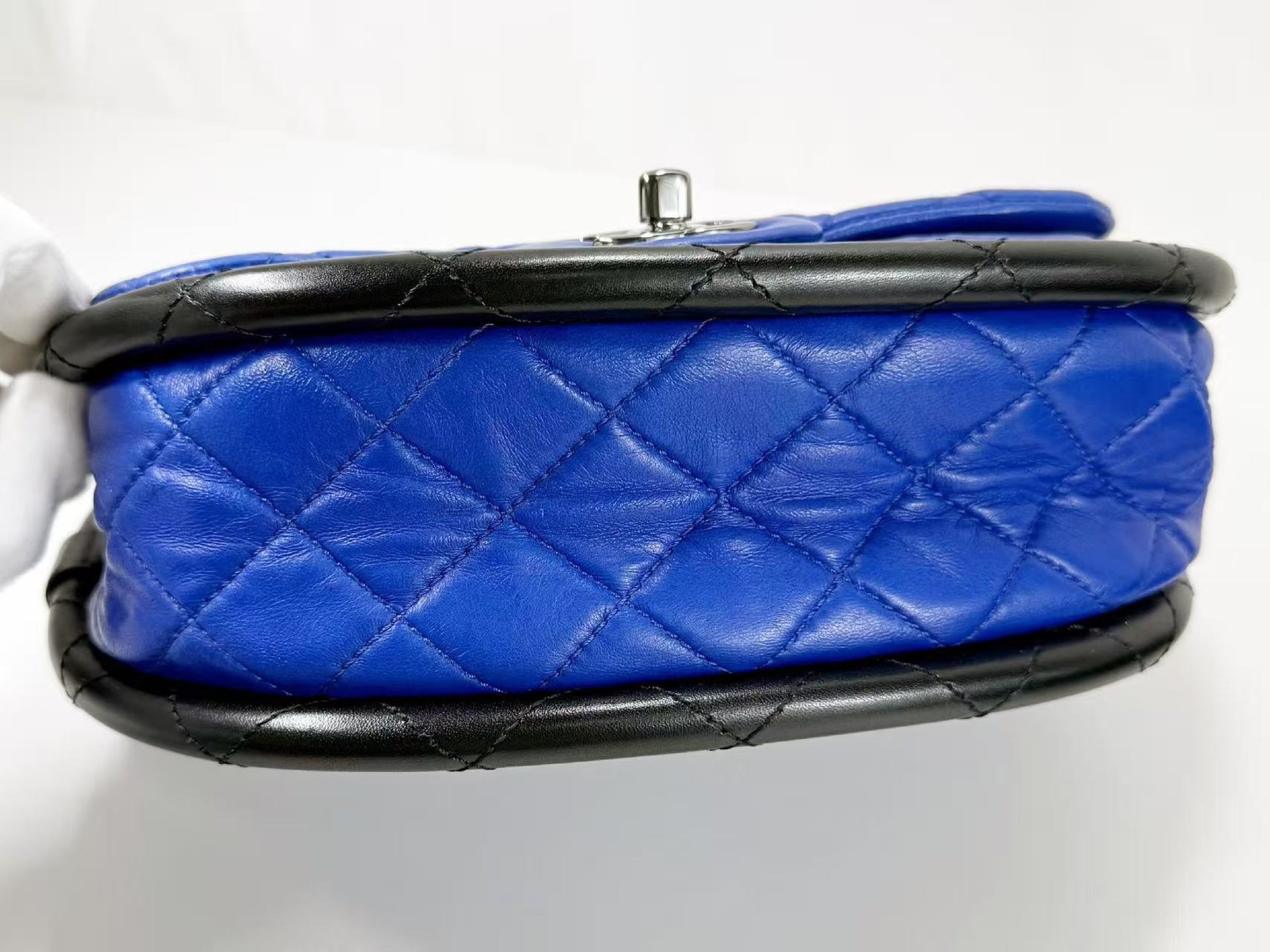 CHANEL Hula Hoop Matelasse Bicolor, W23cm, Approx. 18 Series [Dust bag and sticker included], Black S Hardware, Handbag 18085736