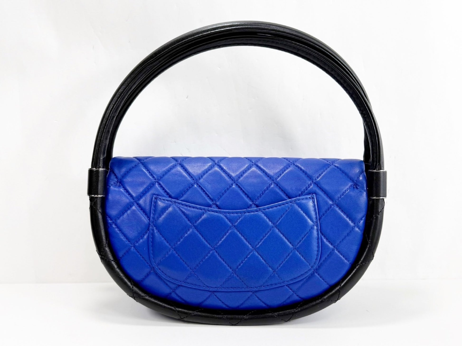 CHANEL Hula Hoop Matelasse Bicolor, W23cm, Approx. 18 Series [Dust bag and sticker included], Black S Hardware, Handbag 18085736
