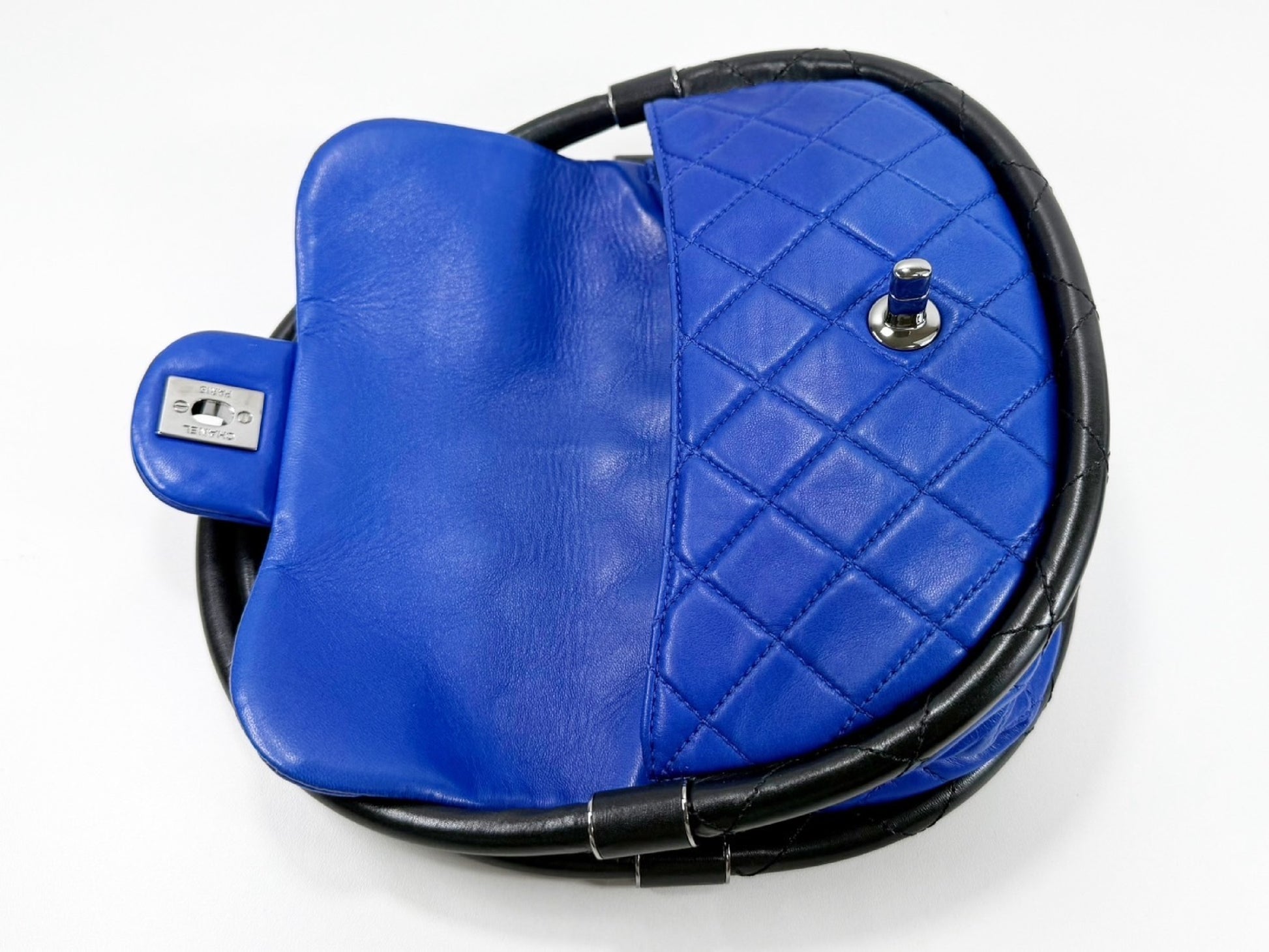 CHANEL Hula Hoop Matelasse Bicolor, W23cm, Approx. 18 Series [Dust bag and sticker included], Black S Hardware, Handbag 18085736