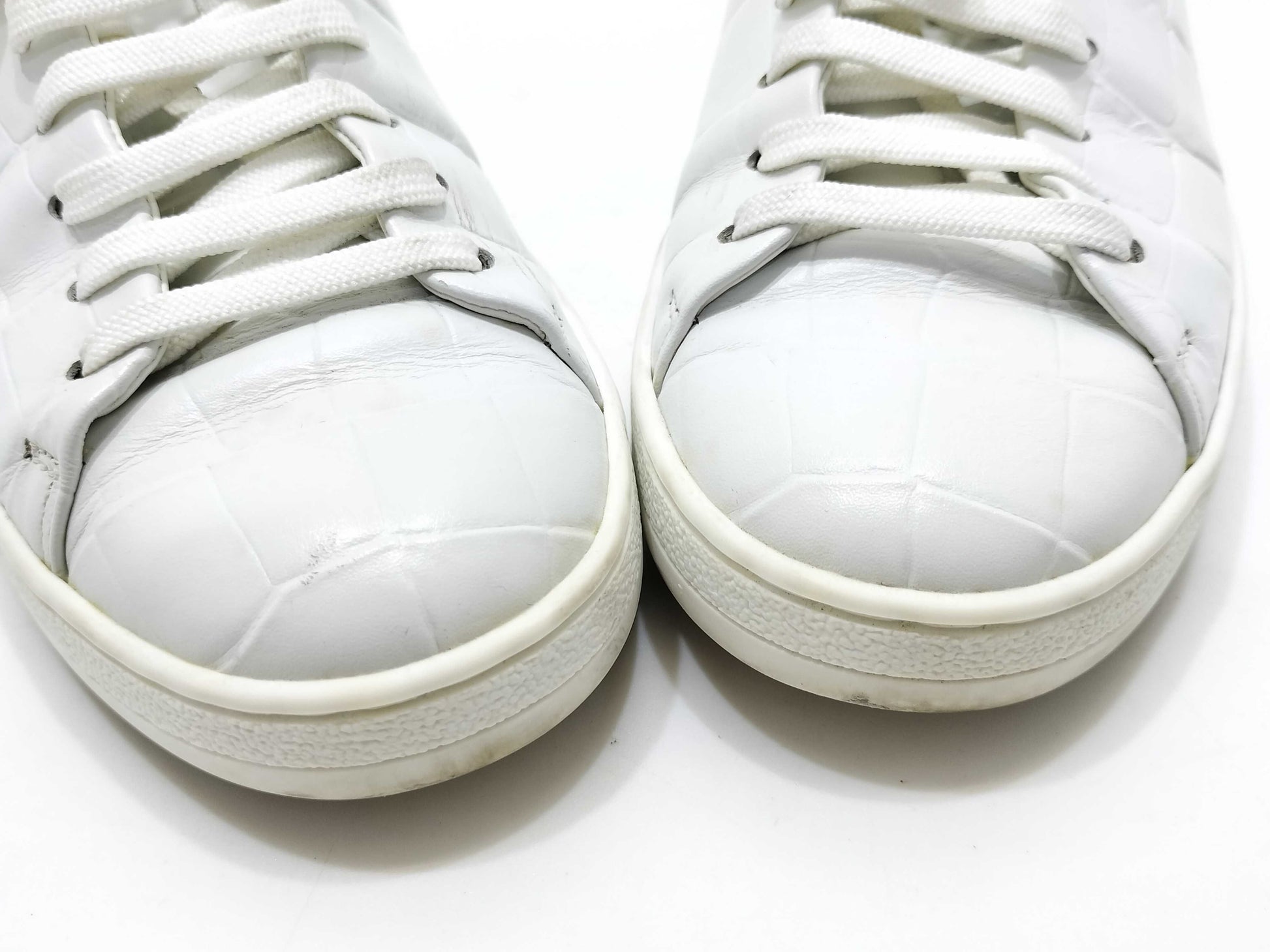 LOUIS VUITTON LOUIS VUITTON Louis Vuitton Crocodile Embossed Leather Sneakers Size 35 1/2 Sneakers