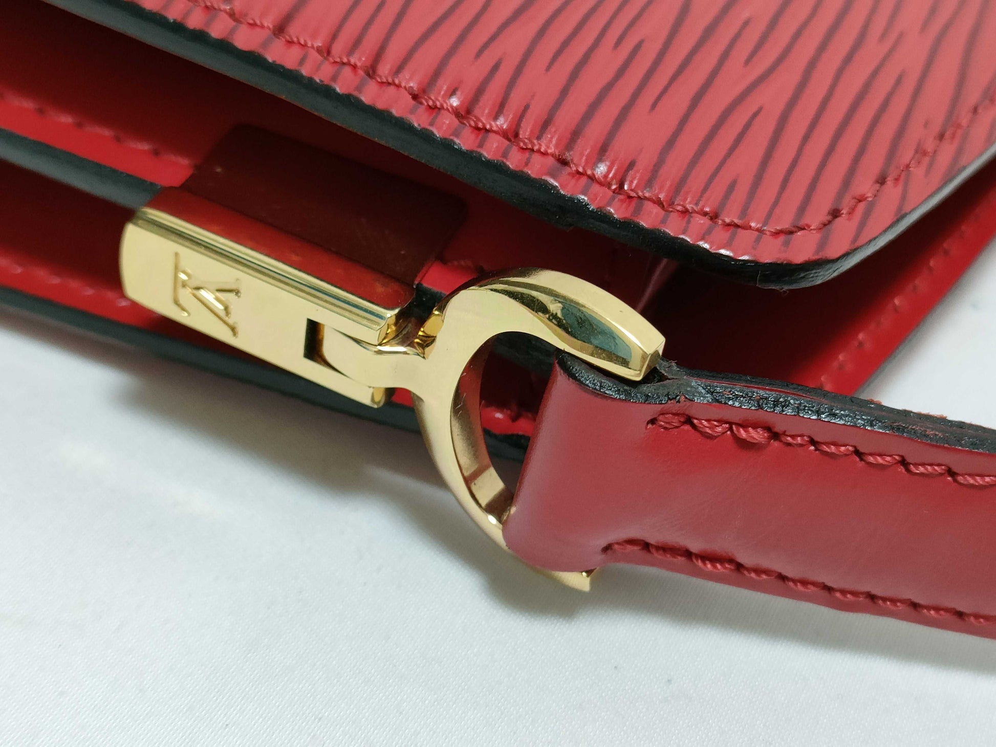 LOUIS VUITTON Epi Shoulder Bag M52347