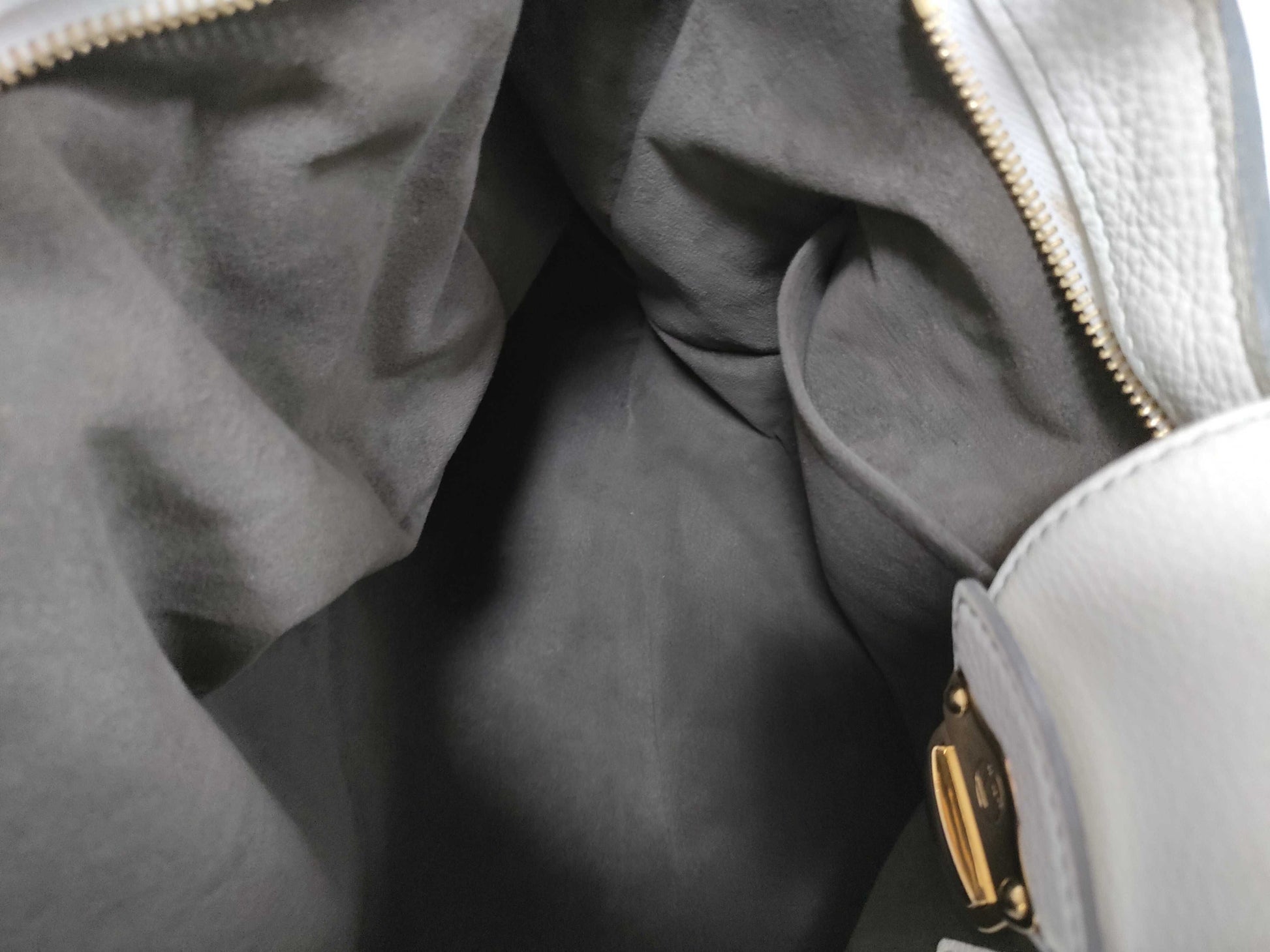 LOUIS VUITTON RFID Unverifiable Serial Unverifiable Mahina LOUIS VUITTON Louis Vuitton Mahina Solar PM Handbag