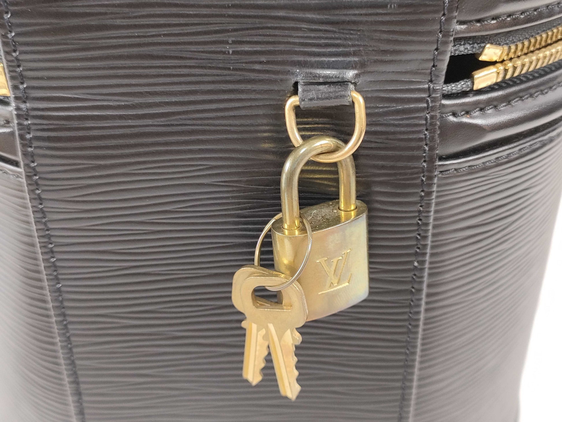 LOUIS VUITTON RFID Unverifiable Serial Unverifiable Epi LOUIS VUITTON M48032 Vanity Bag