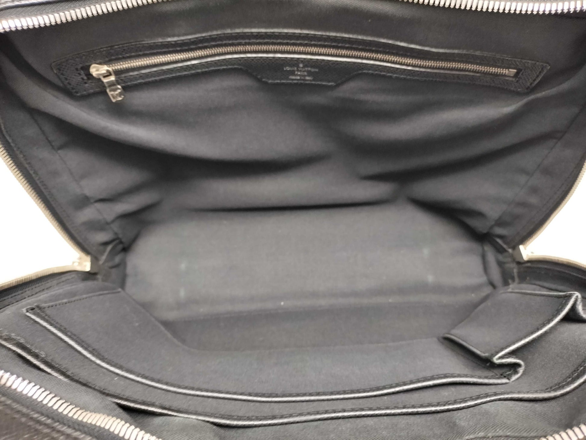 LOUIS VUITTON Taiga LOUIS VUITTON M31172 Business Bag