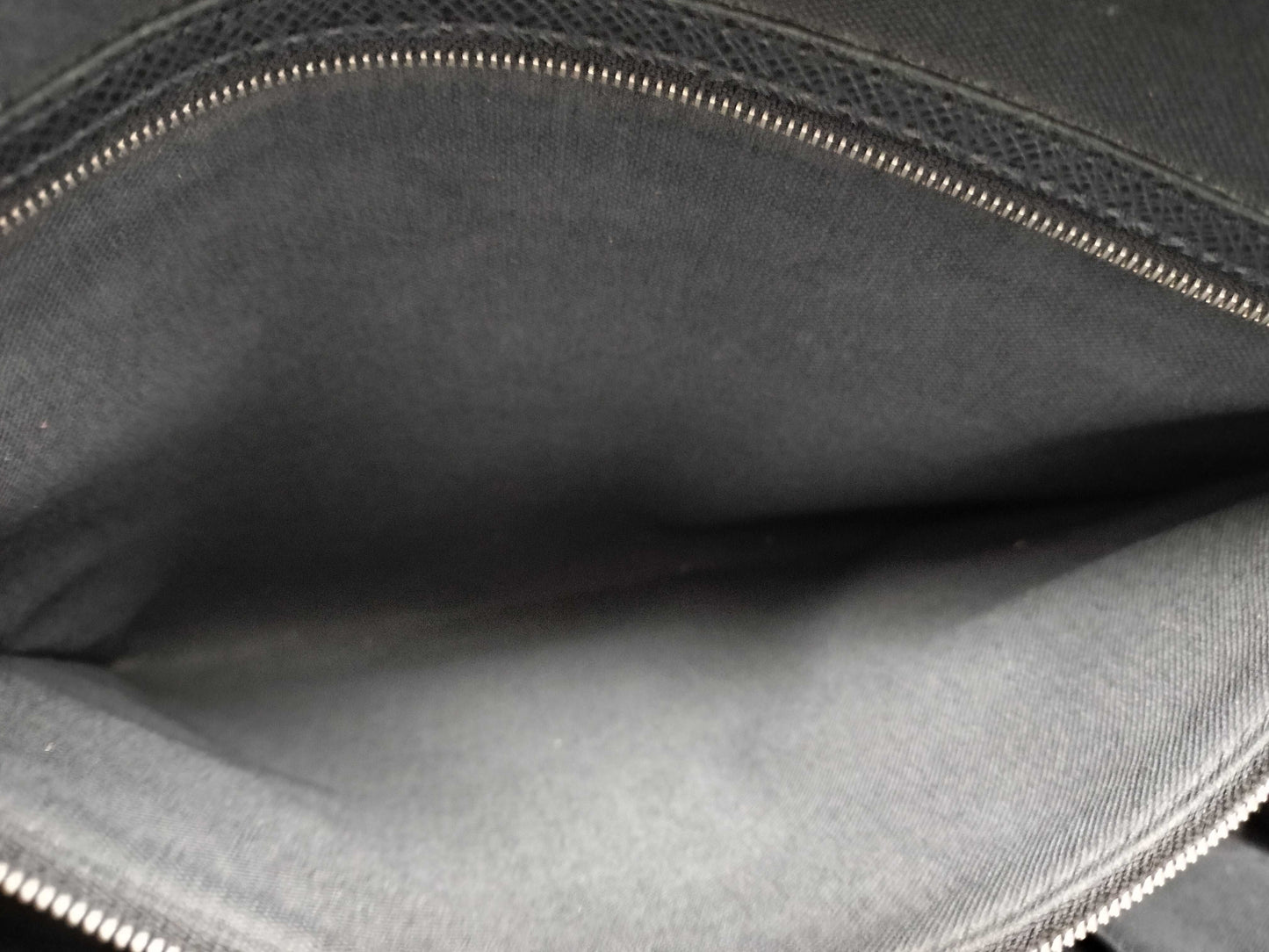 LOUIS VUITTON Taiga LOUIS VUITTON M31172 Business Bag