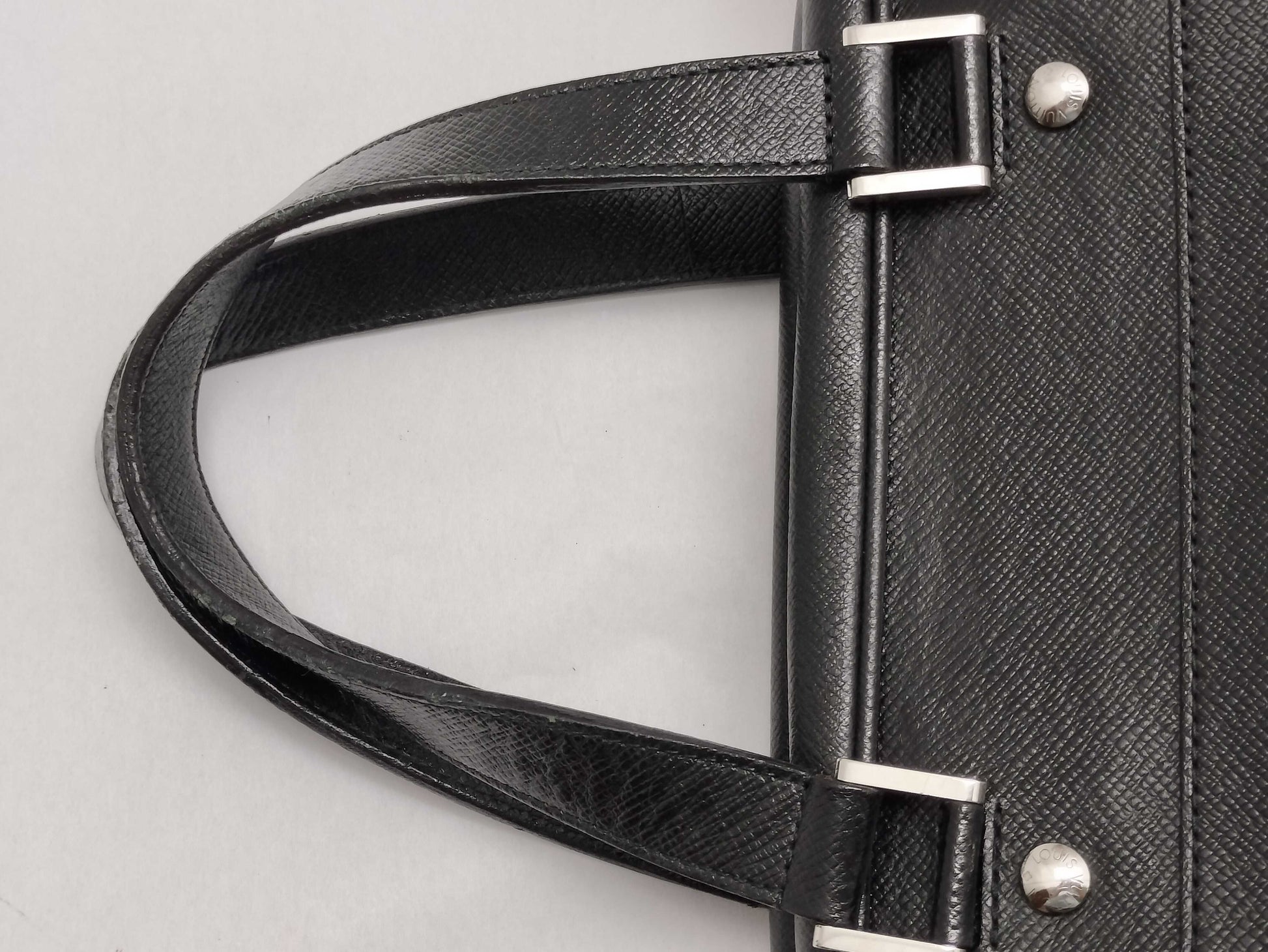 LOUIS VUITTON Taiga LOUIS VUITTON M31172 Business Bag