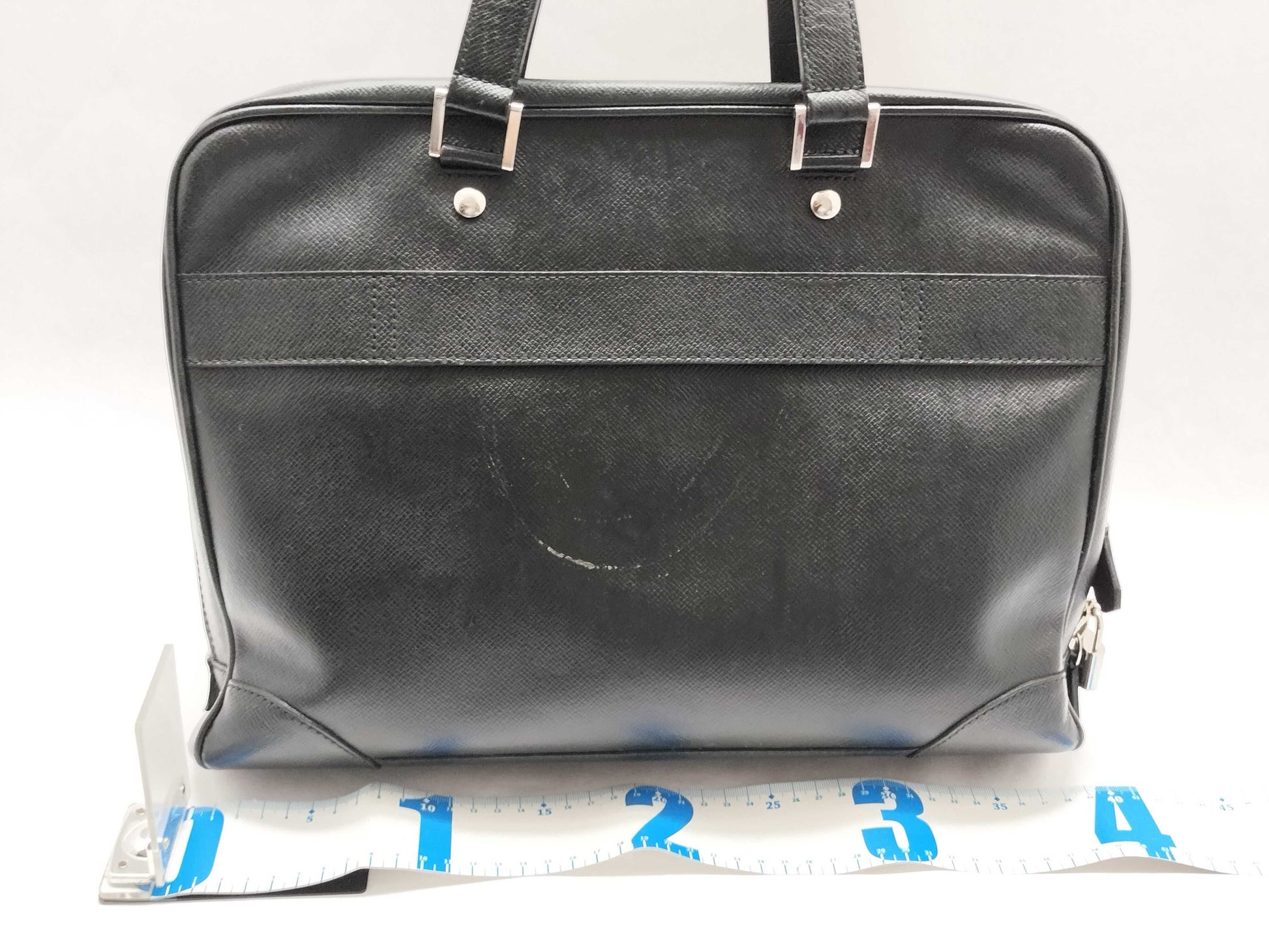 LOUIS VUITTON Taiga LOUIS VUITTON M31172 Business Bag