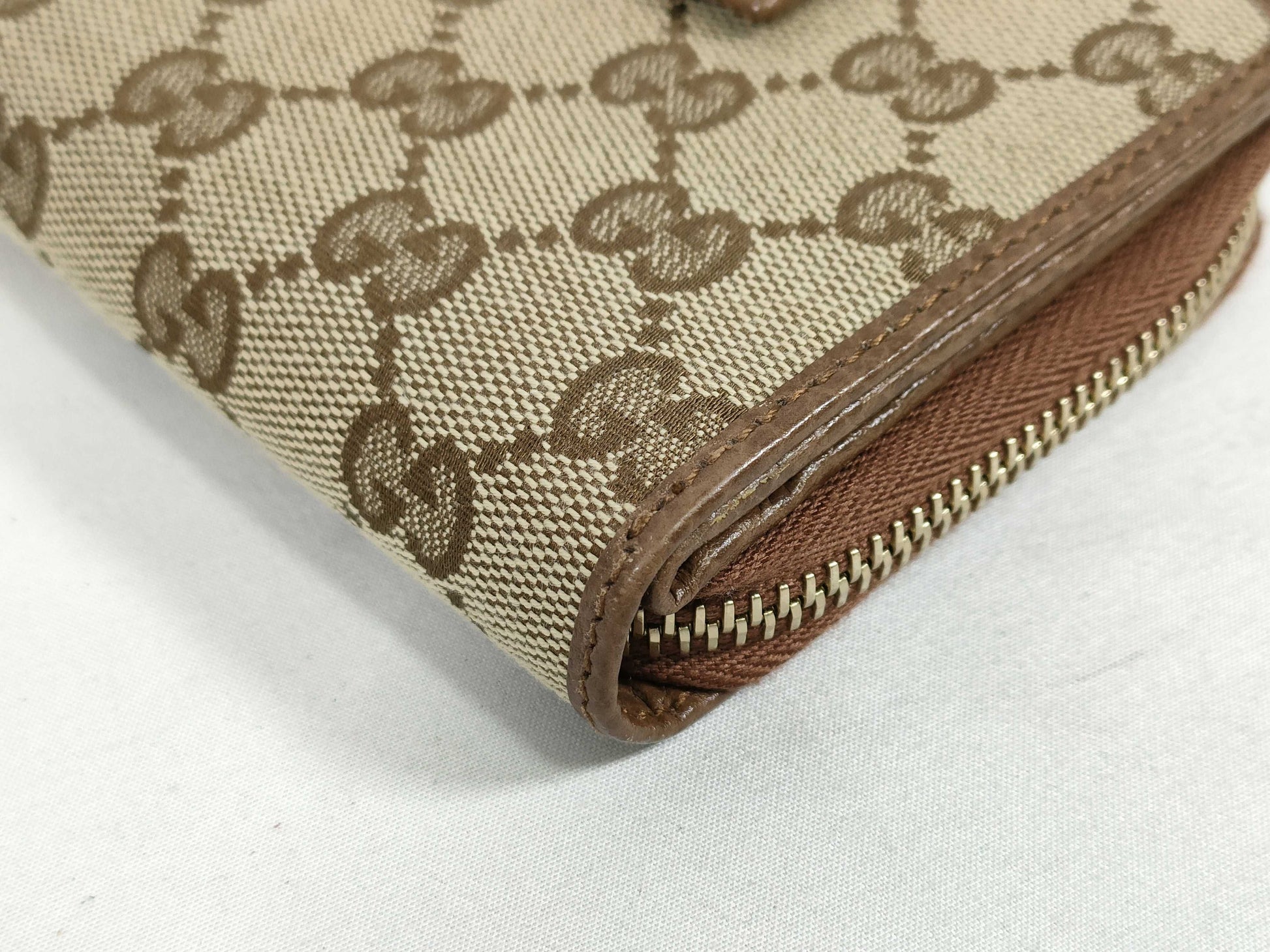 GUCCI GG Canvas Wallet Gucci GG Canvas Wallet