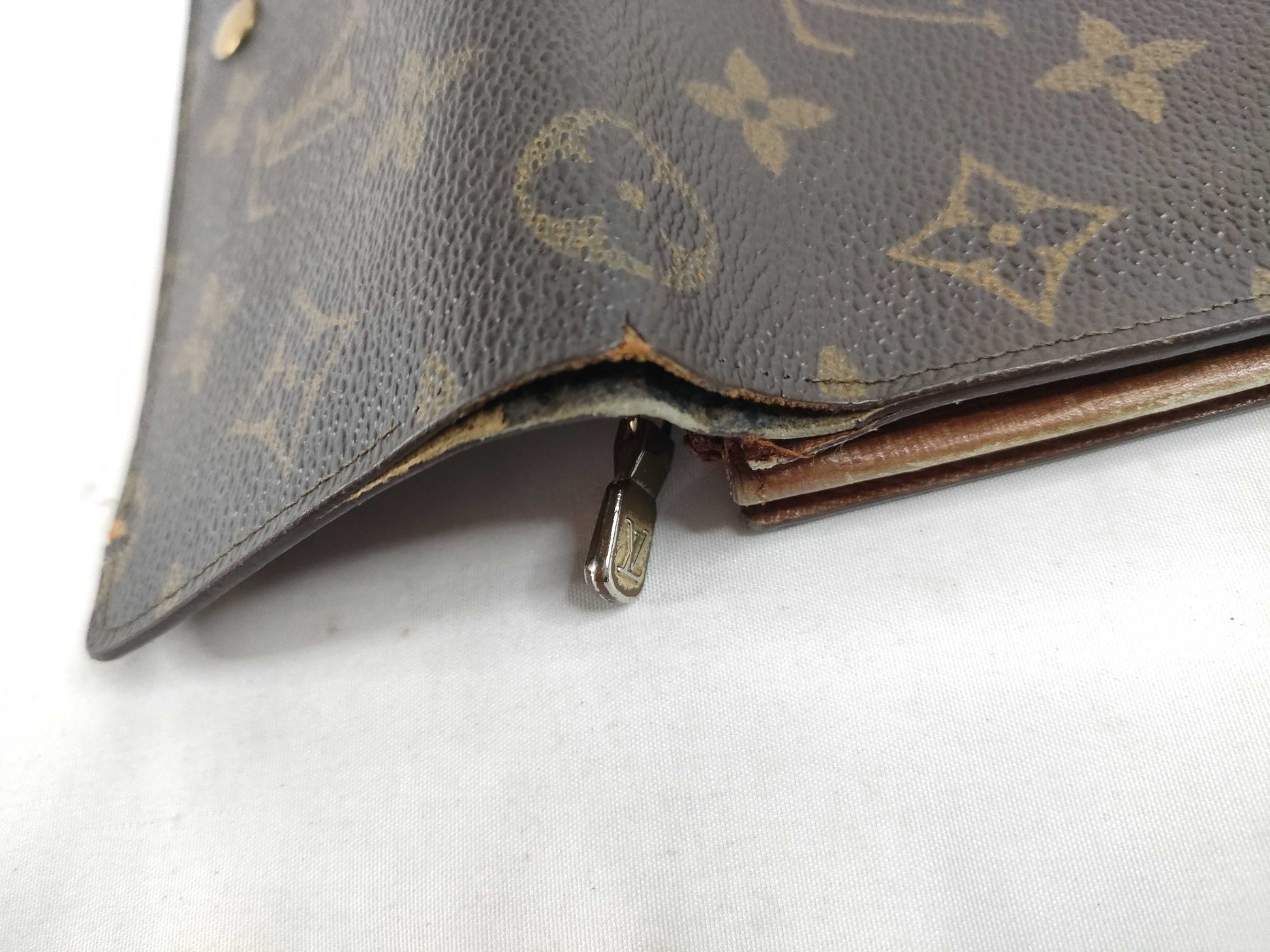 LOUIS VUITTON Monogram Long Wallet with Zipper