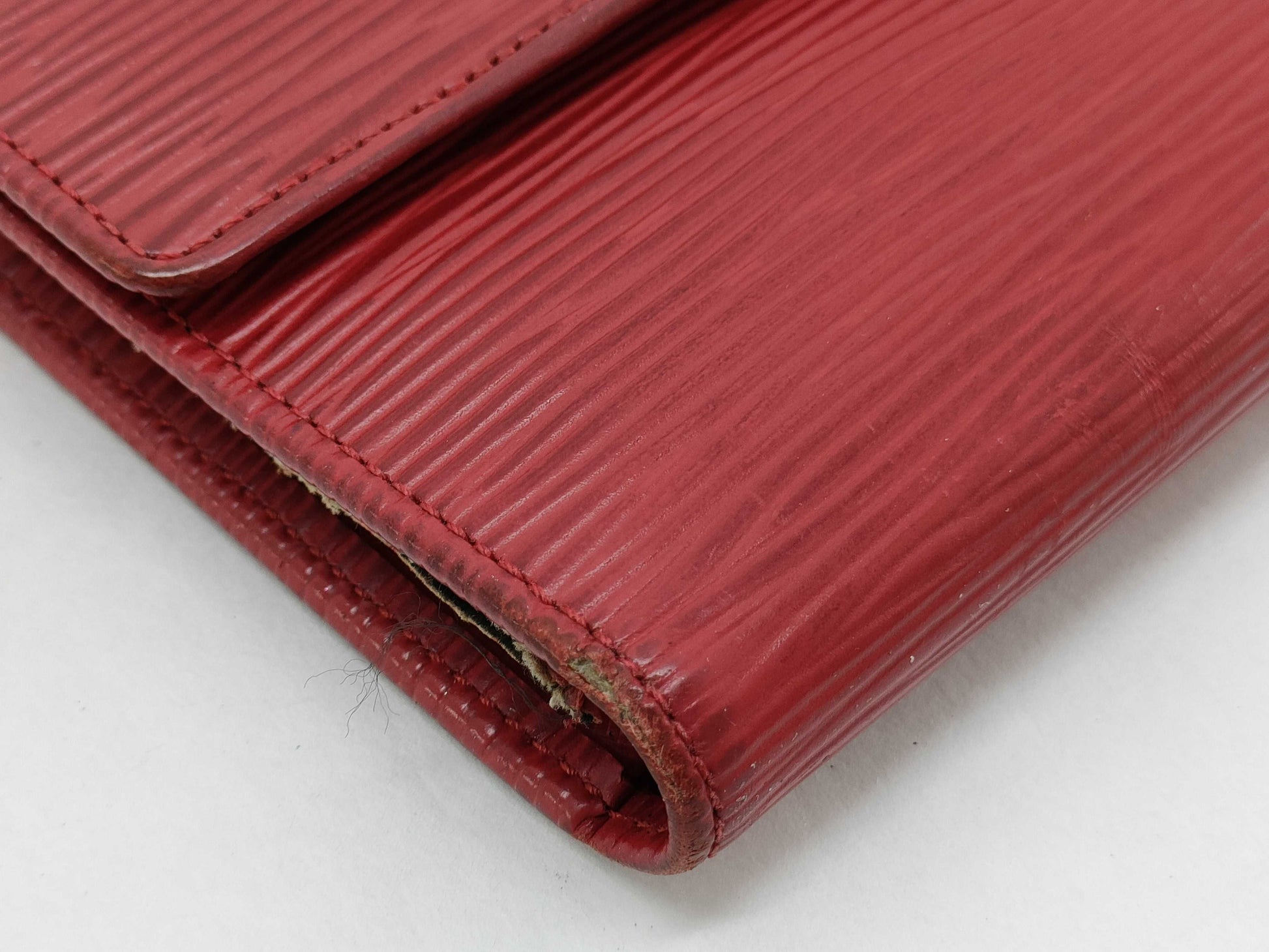 LOUIS VUITTON Epi Louis Vuitton Wallet Epi Tri-fold Wallet