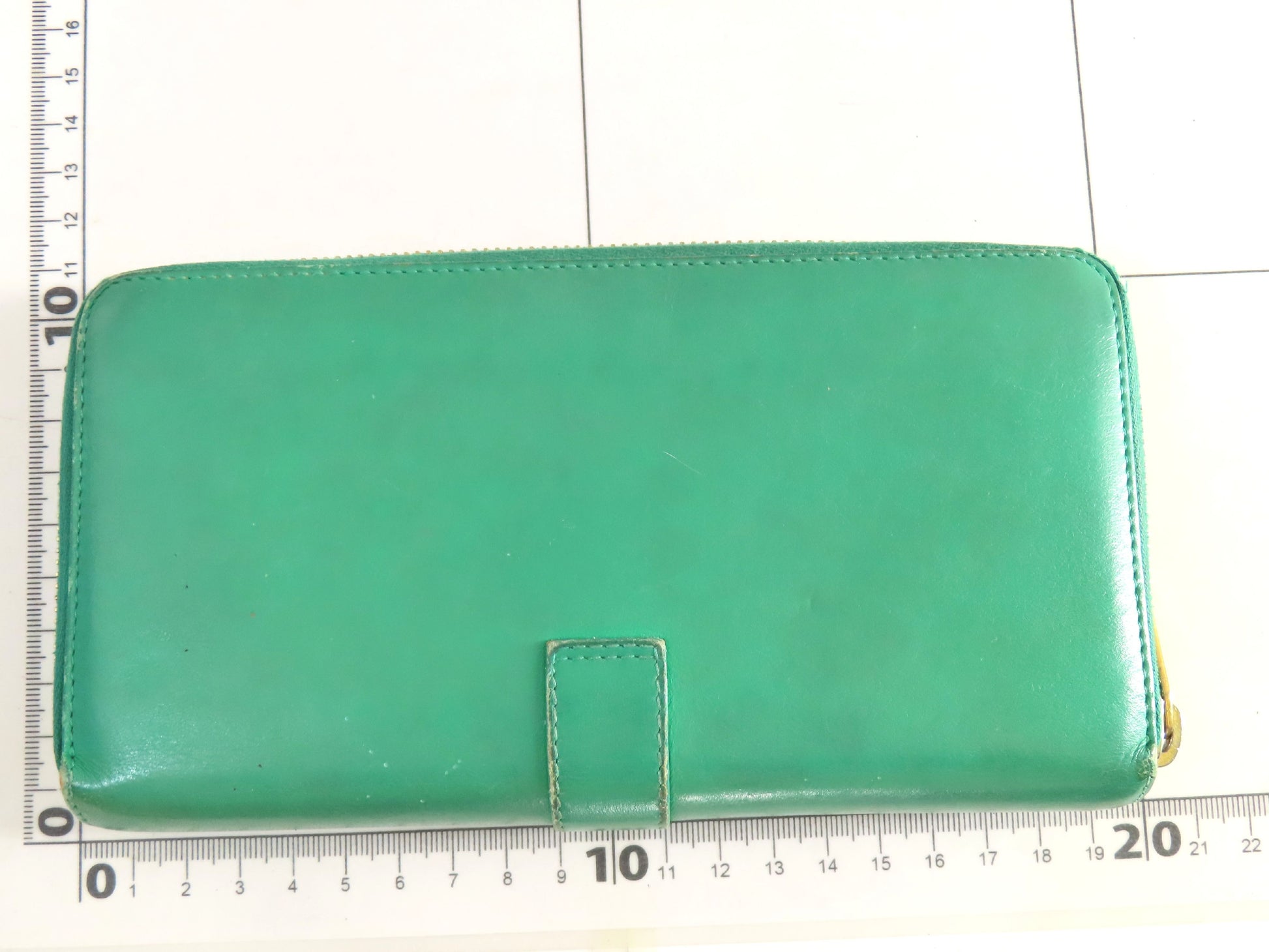 Yves Saint Laurent YSL Leather Zippy Wallet Green Wallet