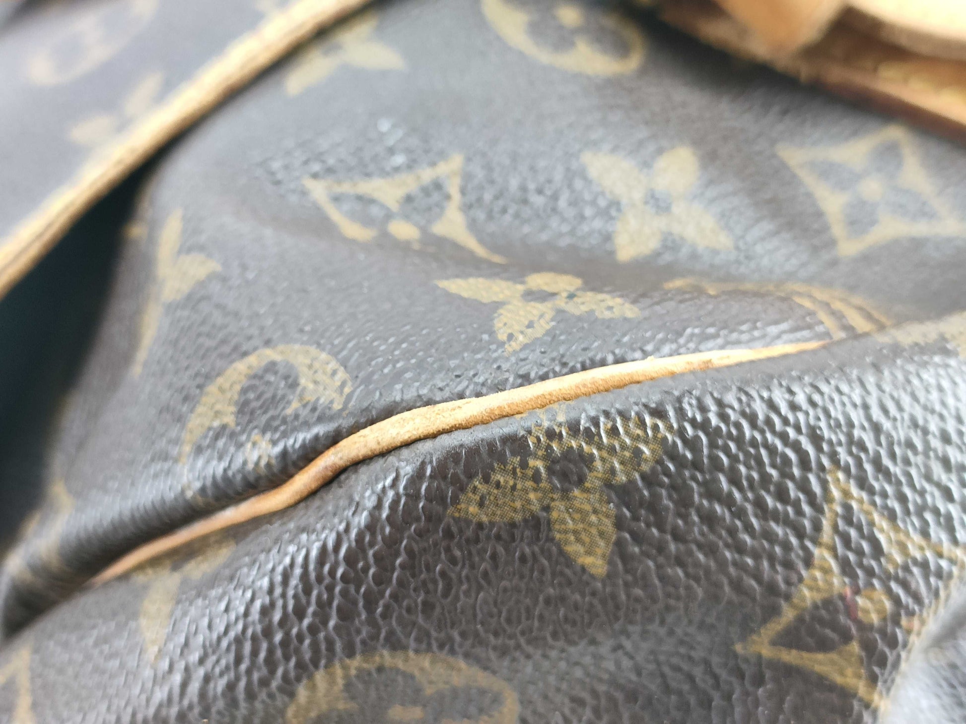LOUIS VUITTON RFID Unverifiable 893FC Monogram Louis Vuitton Saumur 43 Monogram Shoulder Bag
