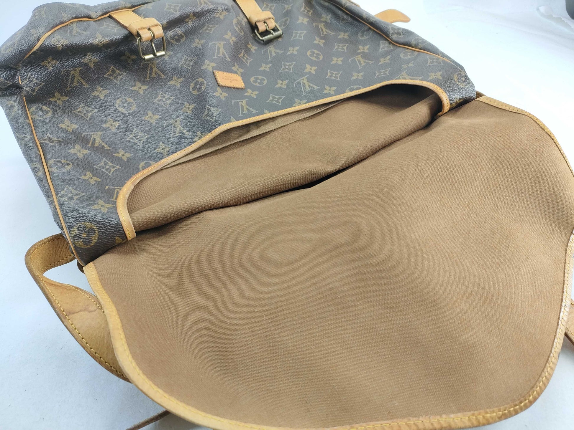 LOUIS VUITTON RFID Unverifiable 893FC Monogram Louis Vuitton Saumur 43 Monogram Shoulder Bag