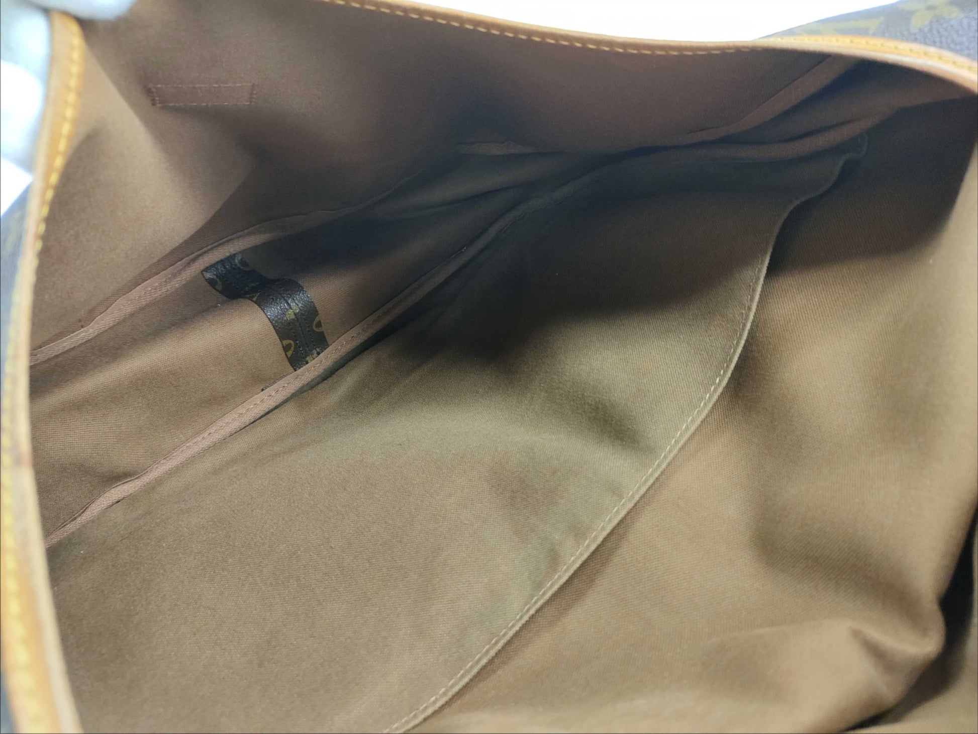 LOUIS VUITTON RFID Unverifiable 893FC Monogram Louis Vuitton Saumur 43 Monogram Shoulder Bag