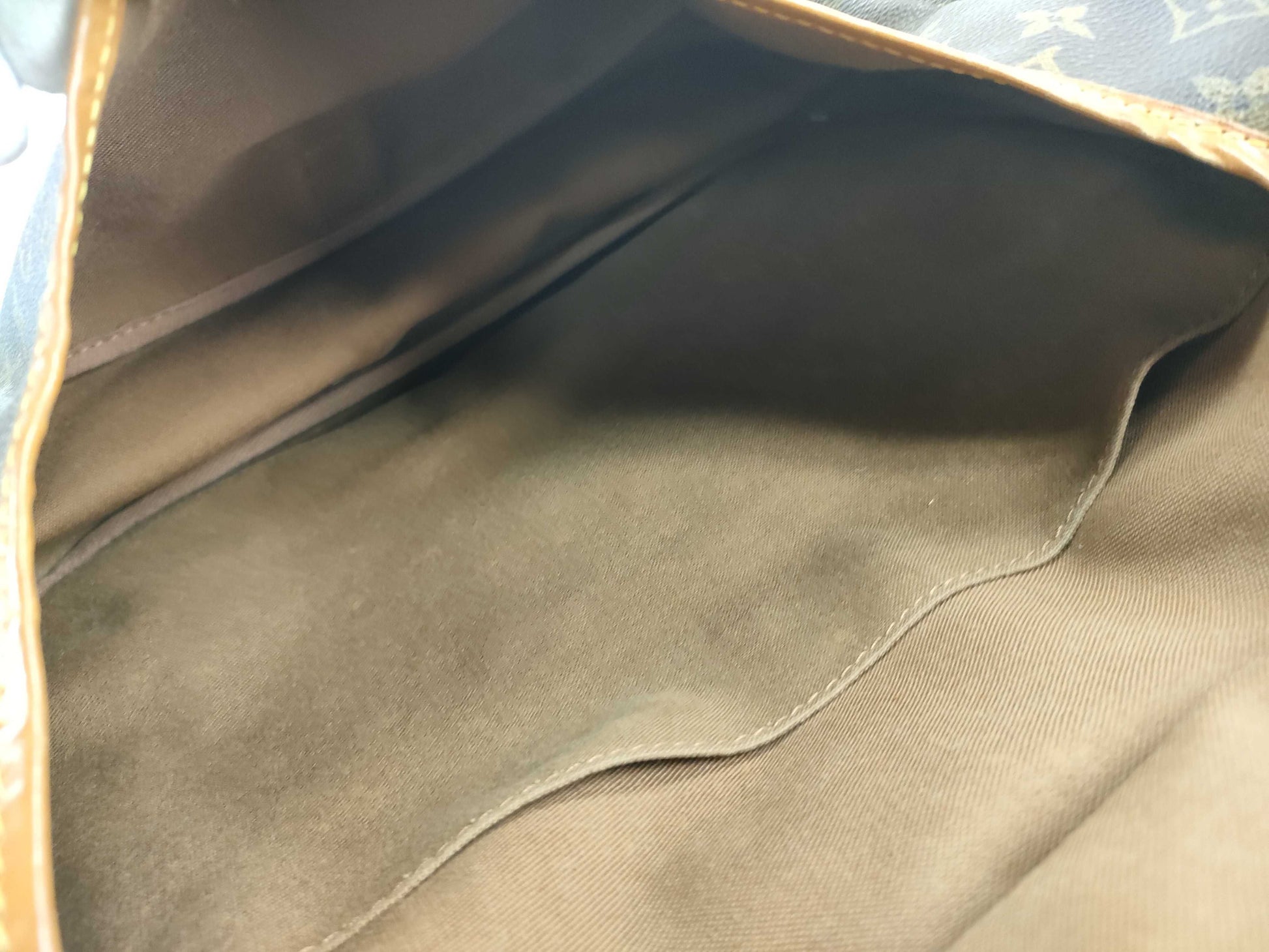 LOUIS VUITTON RFID verification failed. AR0990 Monogram Saumur Shoulder Bag.
