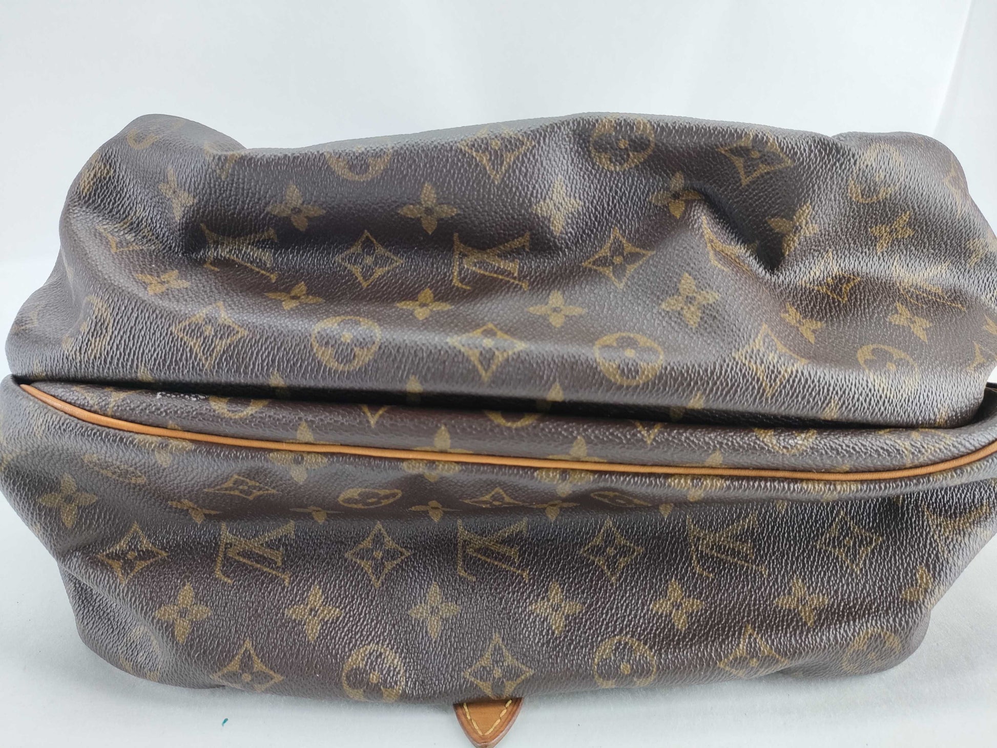 LOUIS VUITTON RFID verification failed. AR0990 Monogram Saumur Shoulder Bag.