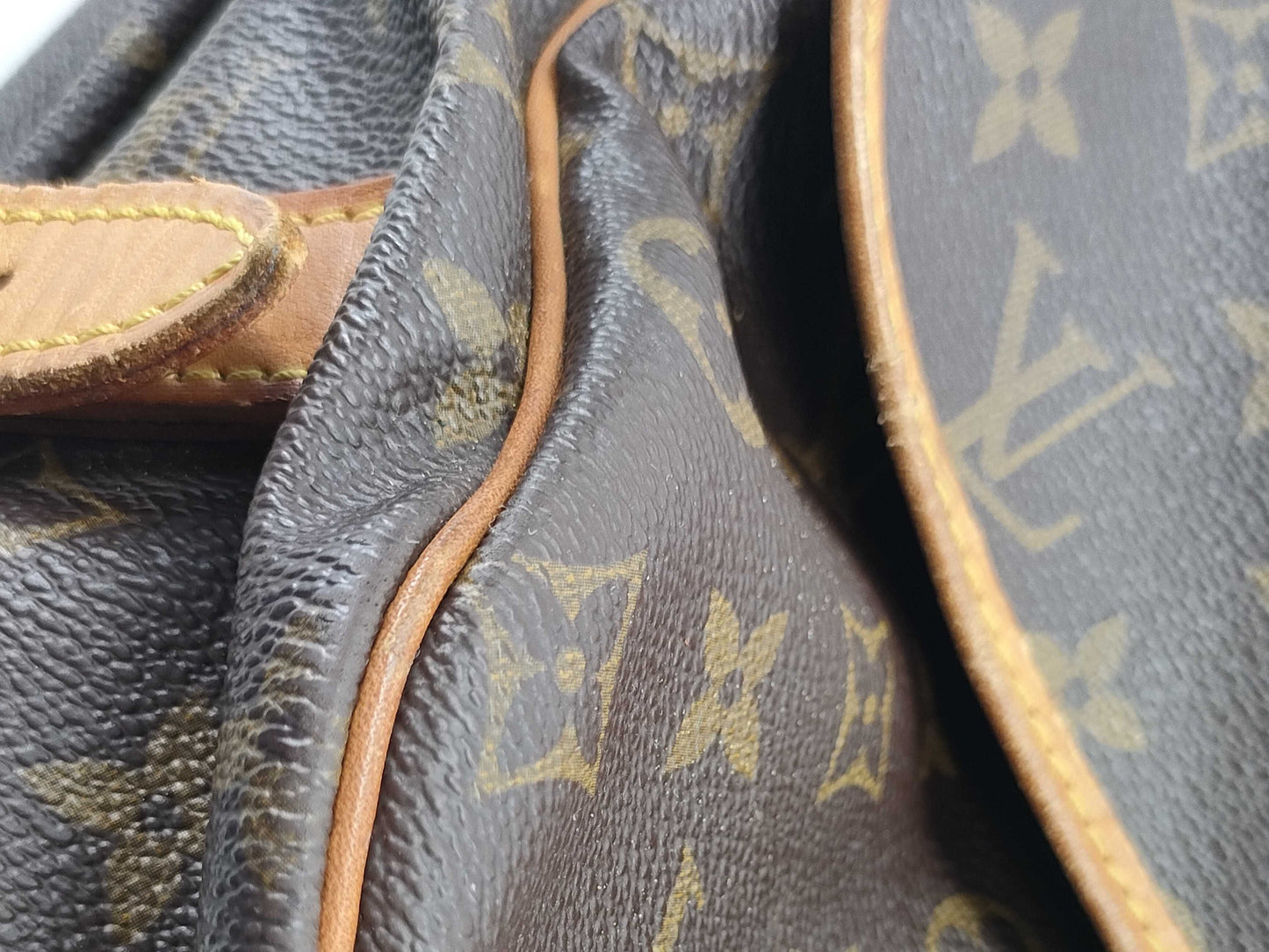 LOUIS VUITTON RFID verification failed. AR0990 Monogram Saumur Shoulder Bag.