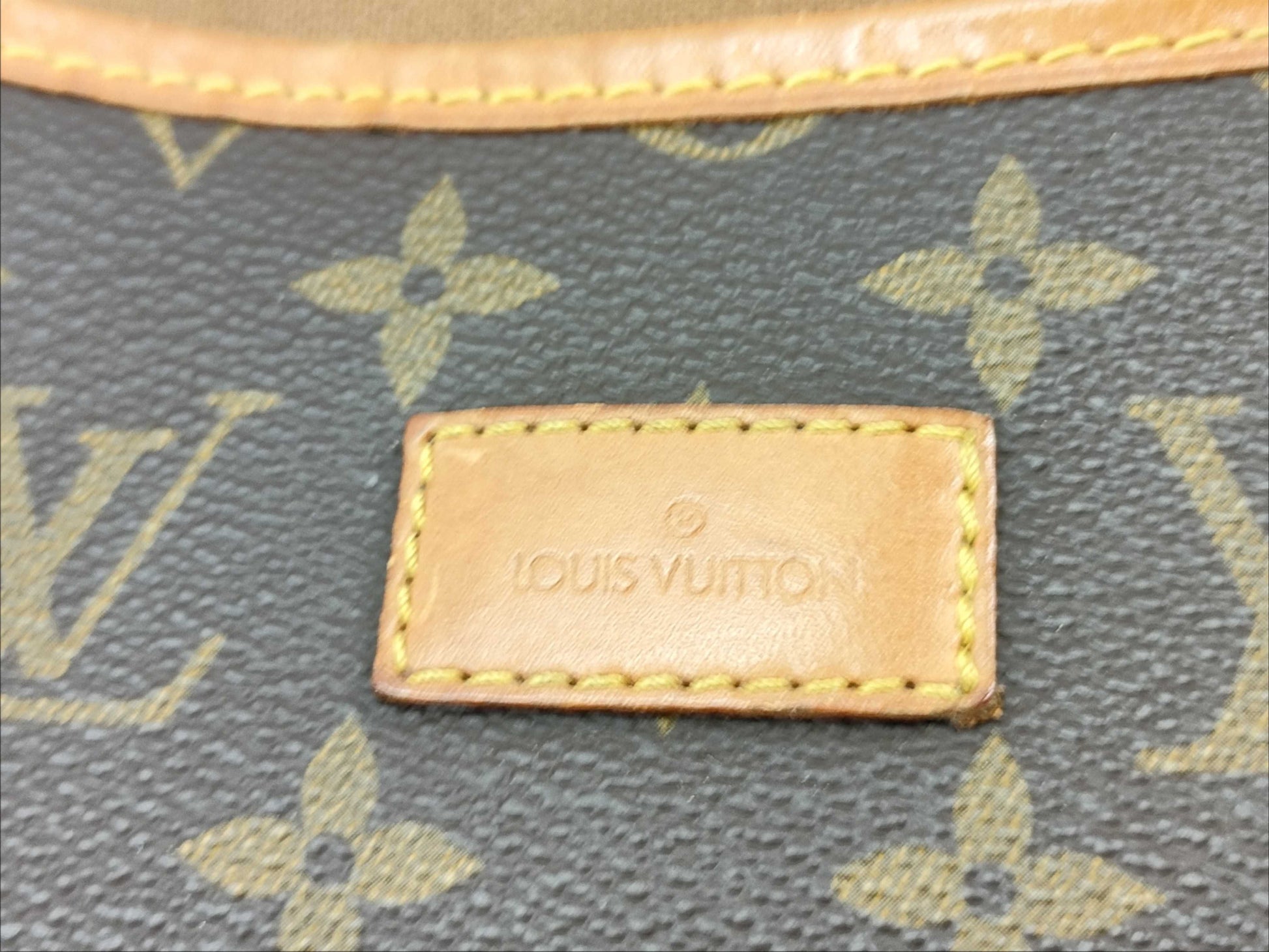LOUIS VUITTON RFID verification failed. AR0990 Monogram Saumur Shoulder Bag.