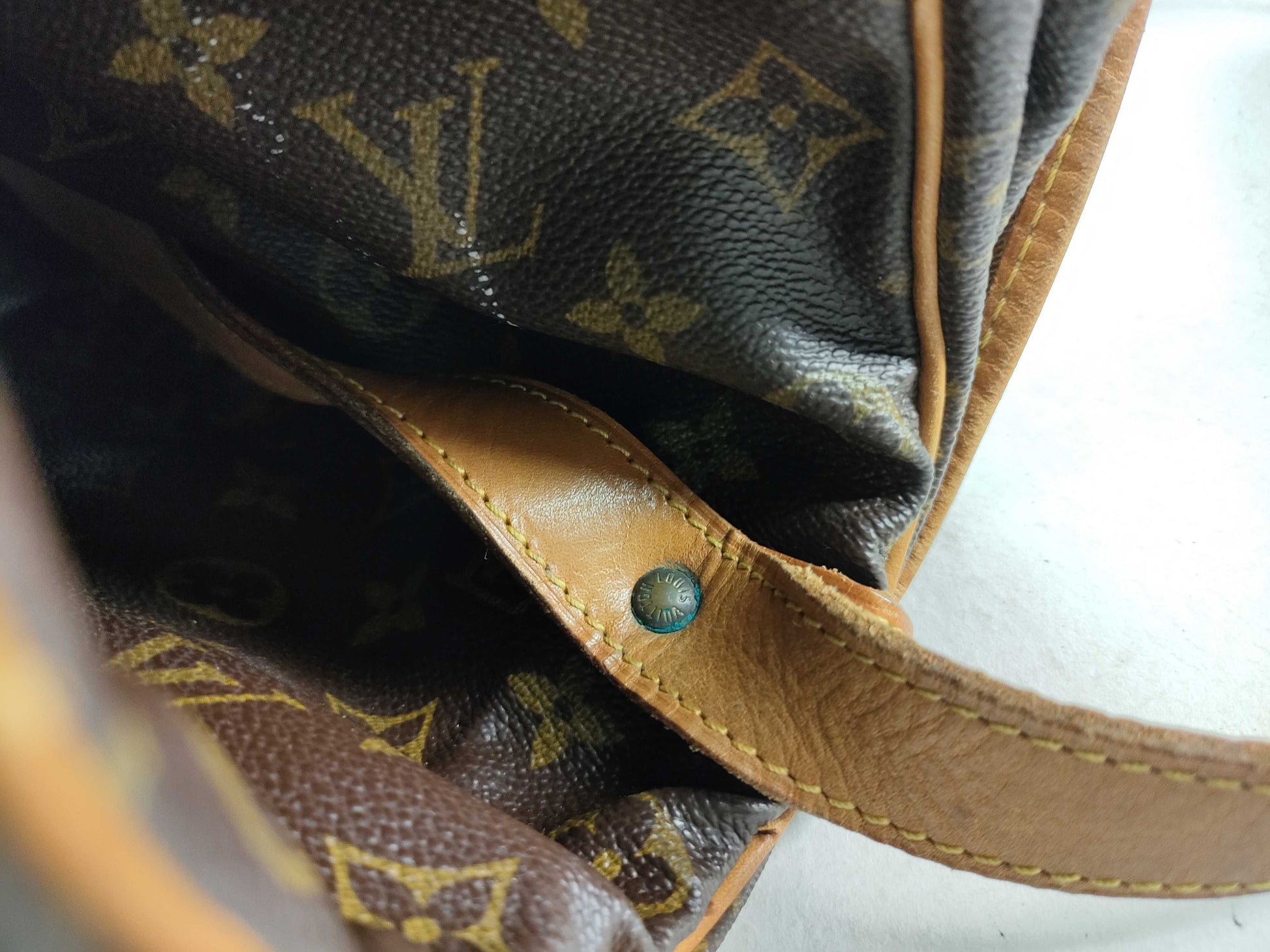 LOUIS VUITTON RFID verification failed. AR0990 Monogram Saumur Shoulder Bag.