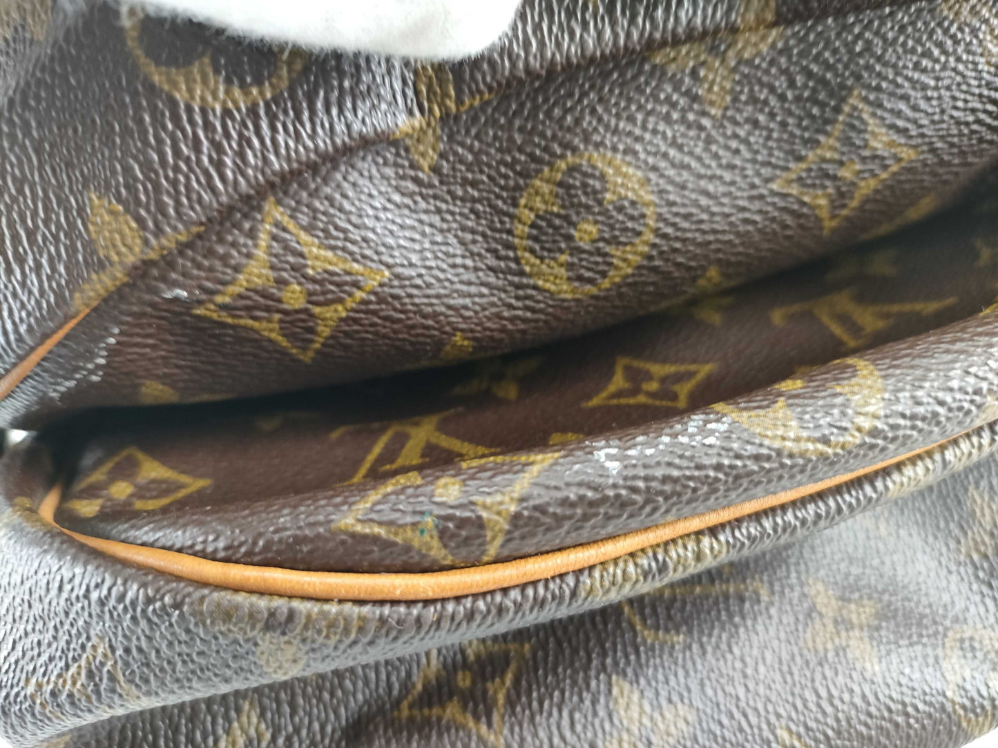 LOUIS VUITTON RFID verification failed. AR0990 Monogram Saumur Shoulder Bag.