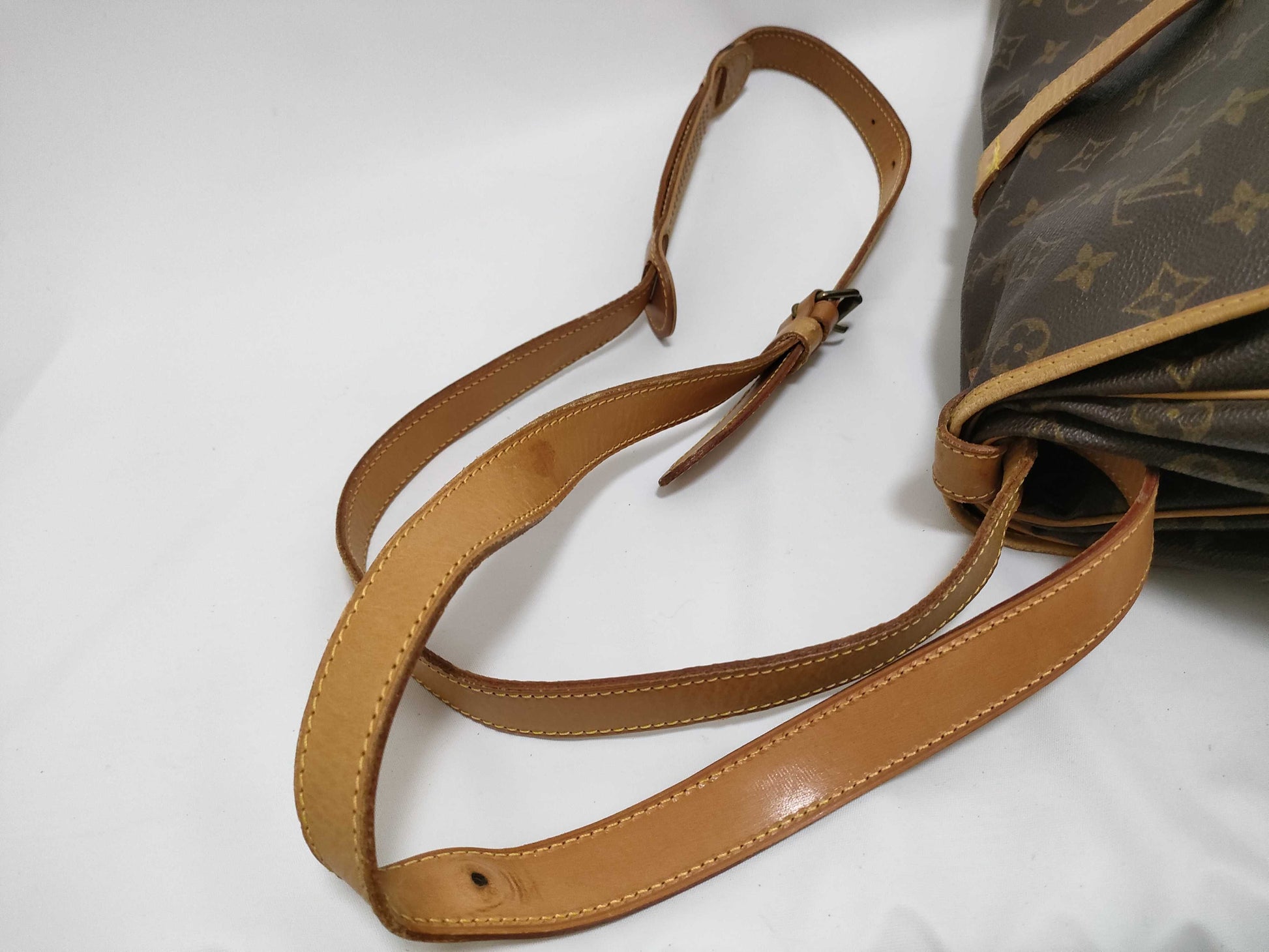 LOUIS VUITTON RFID Unverifiable Monogram Louis Vuitton Saumur Shoulder Bag