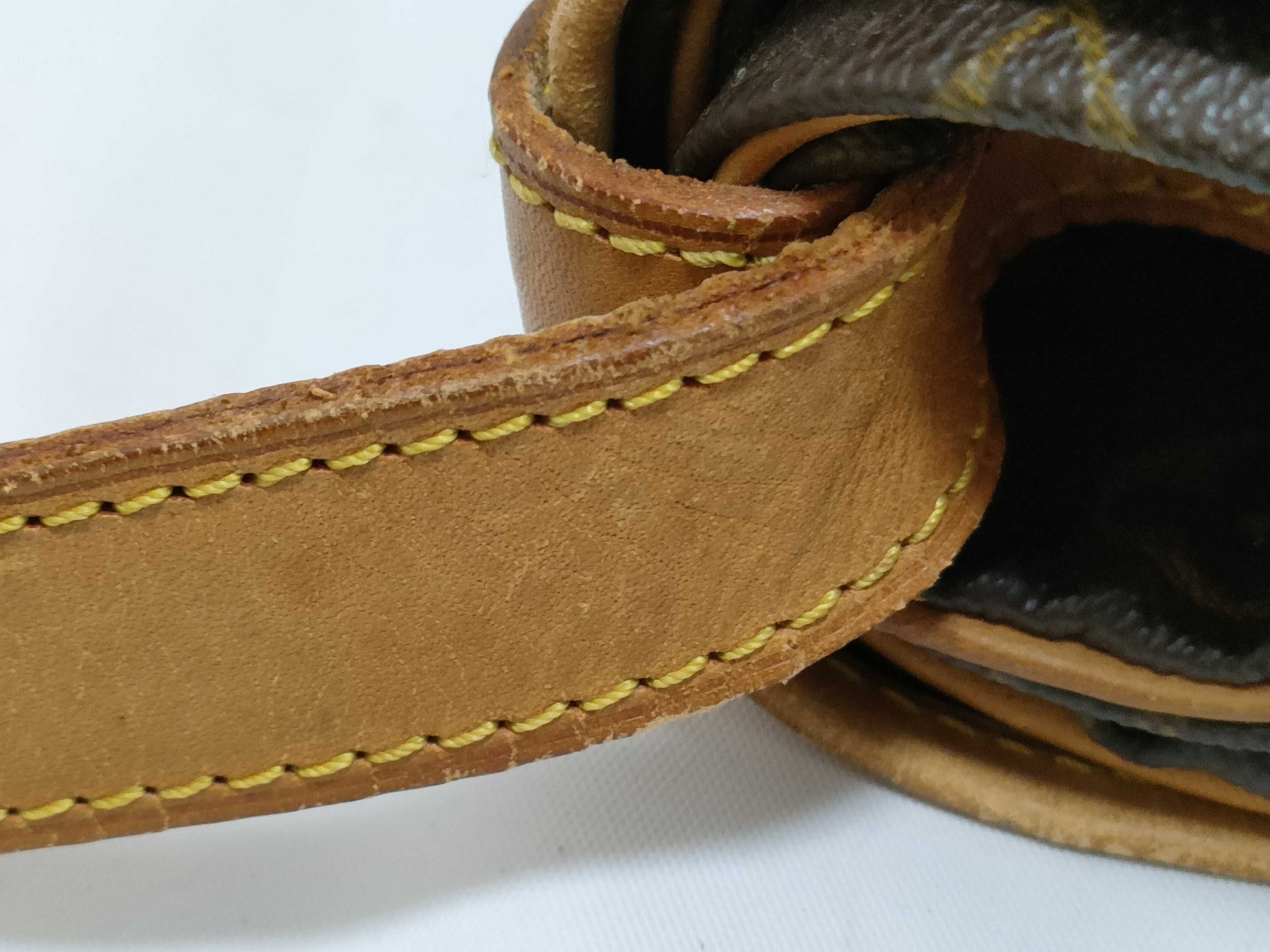 LOUIS VUITTON RFID Unverifiable Monogram Louis Vuitton Saumur Shoulder Bag