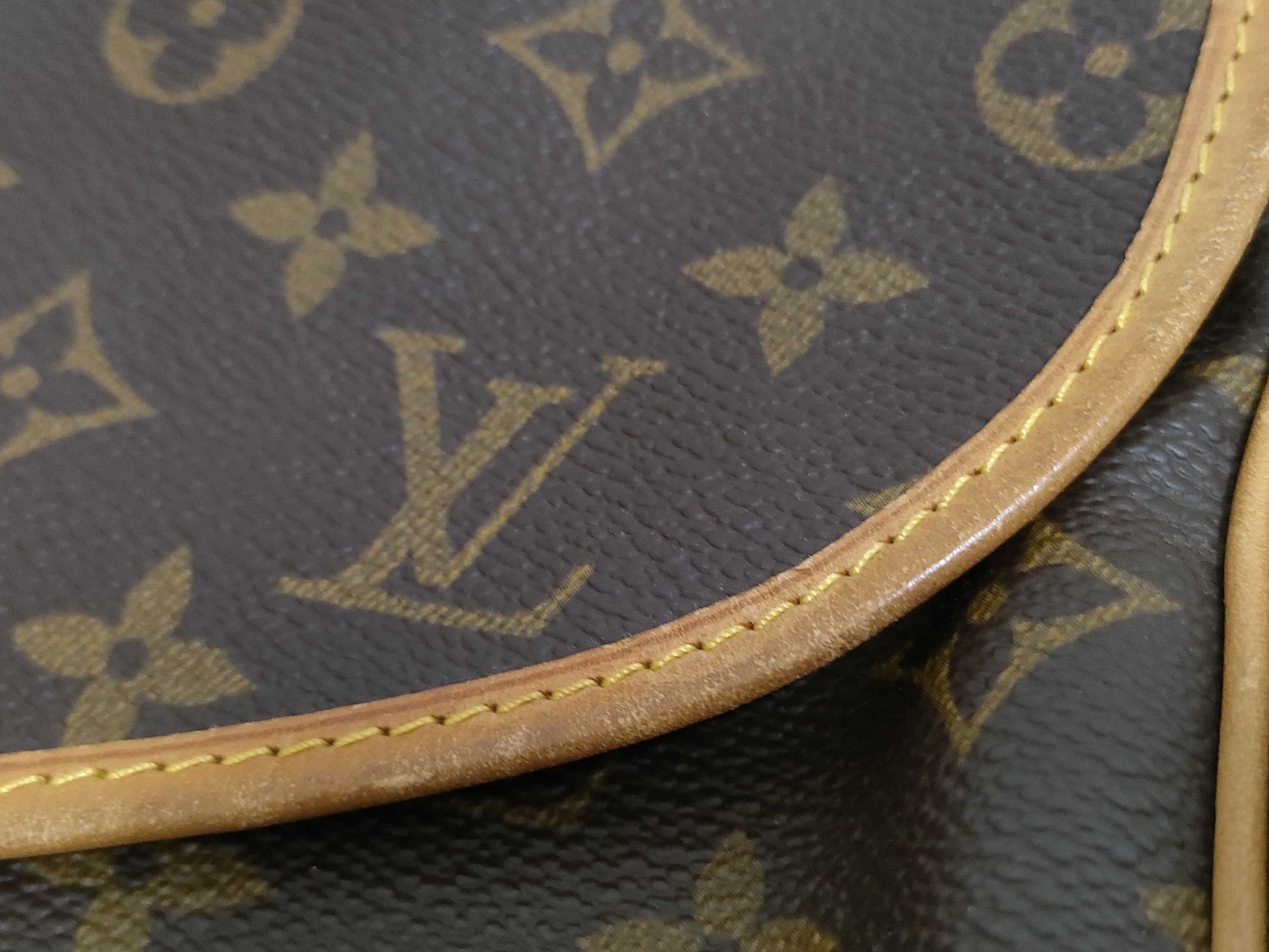 LOUIS VUITTON RFID Unverifiable Monogram Louis Vuitton Saumur Shoulder Bag