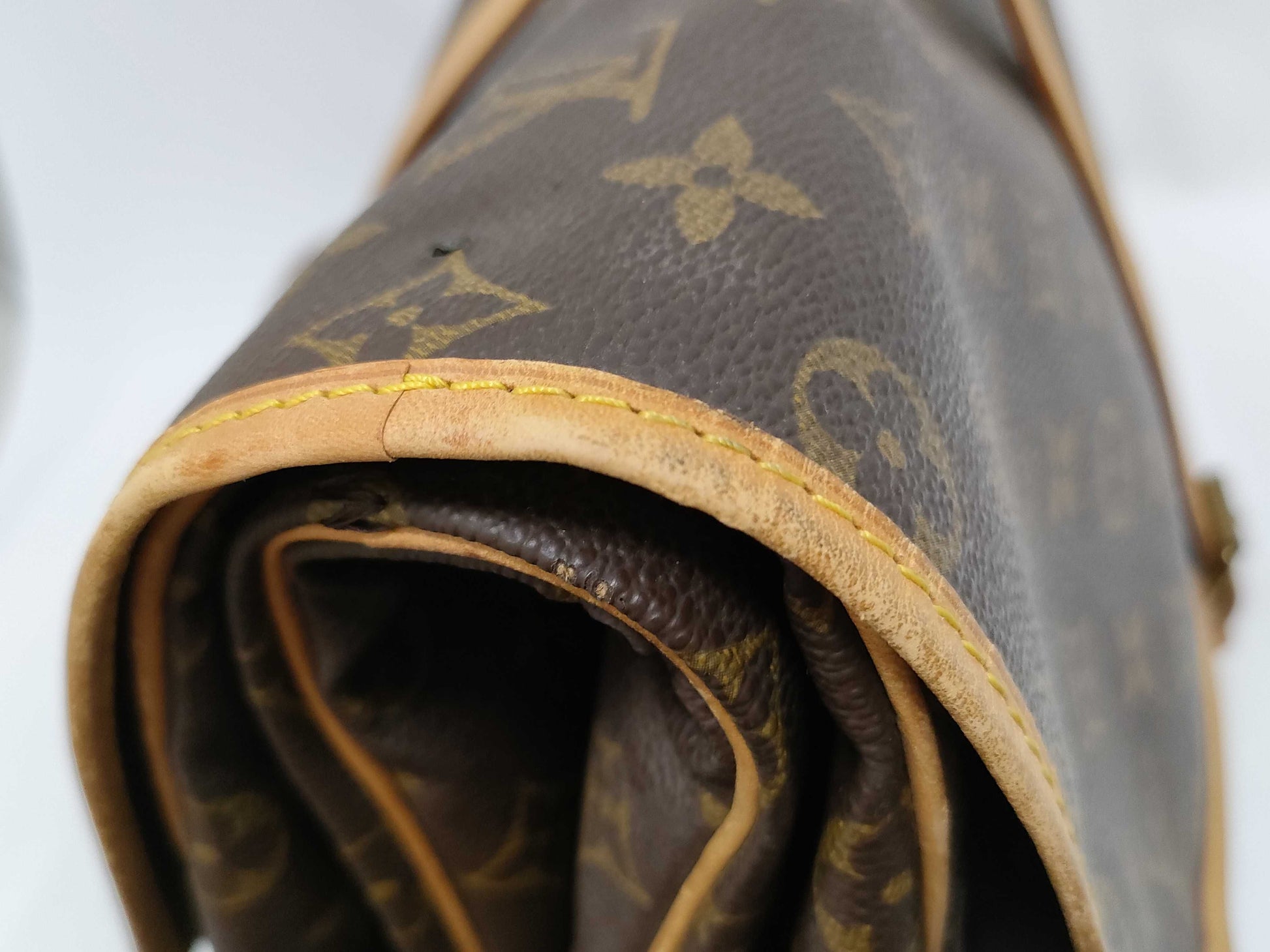 LOUIS VUITTON RFID Unverifiable Monogram Louis Vuitton Saumur Shoulder Bag