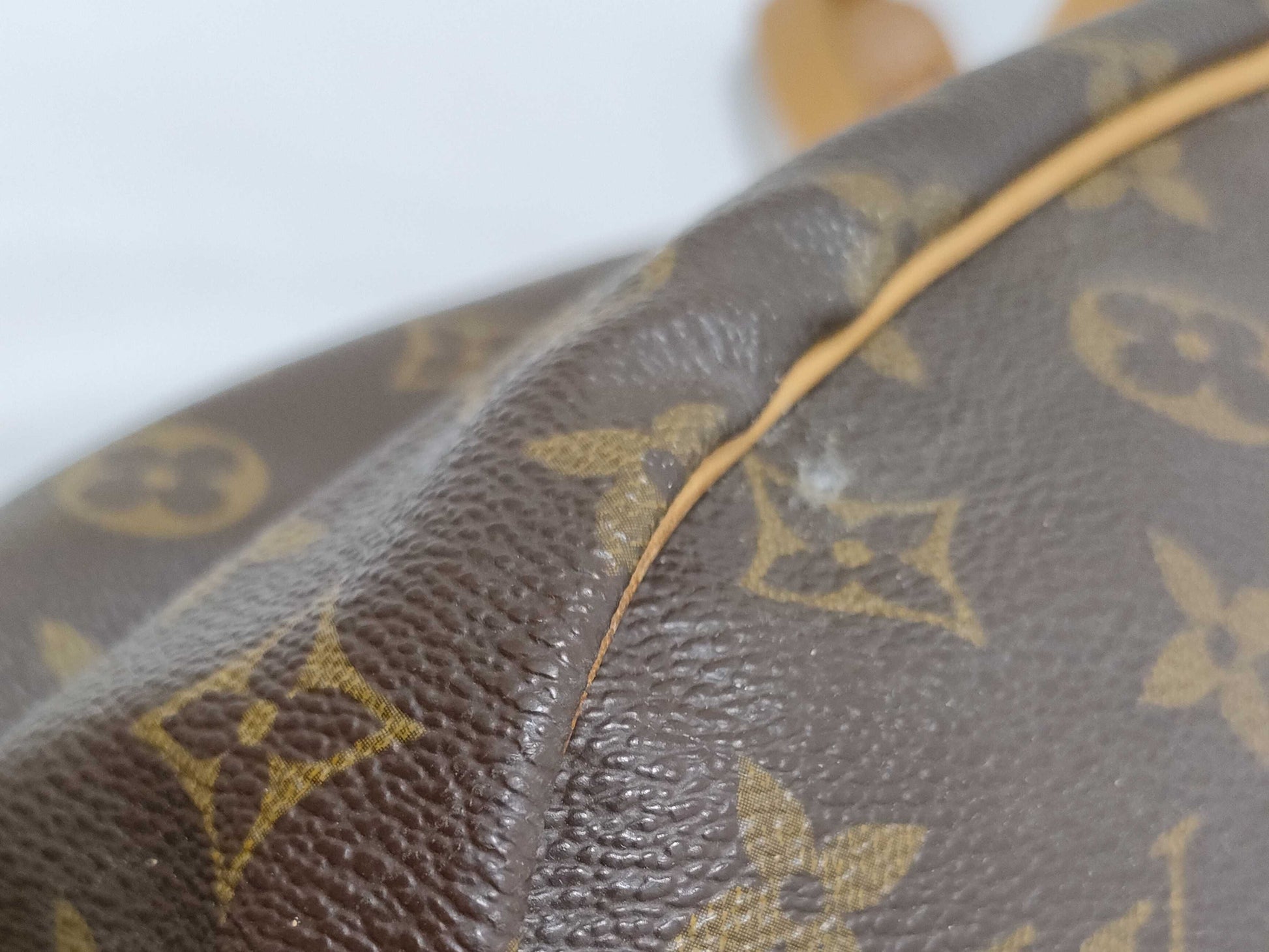 LOUIS VUITTON RFID Unverifiable Monogram Louis Vuitton Saumur Shoulder Bag