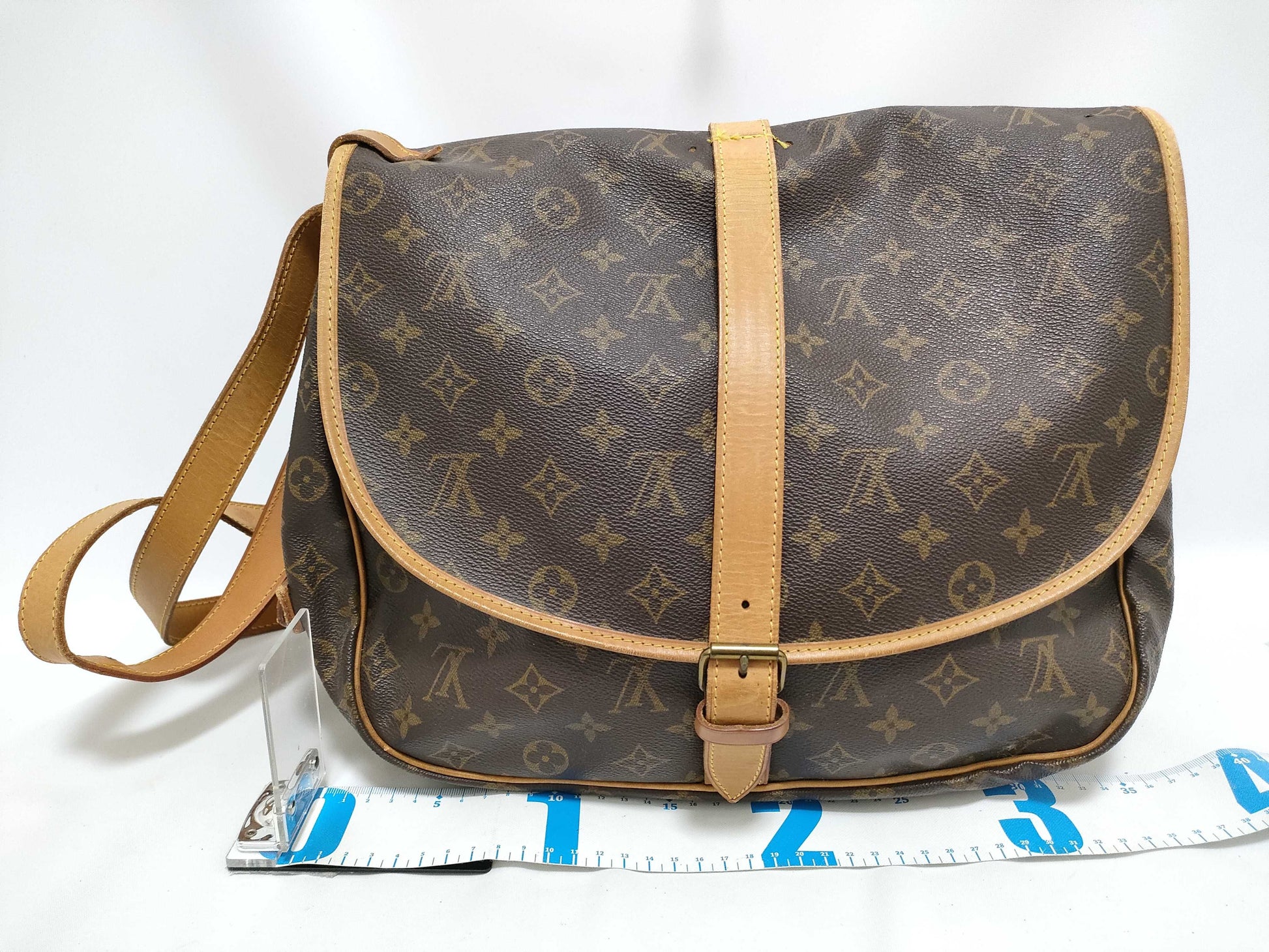 LOUIS VUITTON RFID Unverifiable Monogram Louis Vuitton Saumur Shoulder Bag
