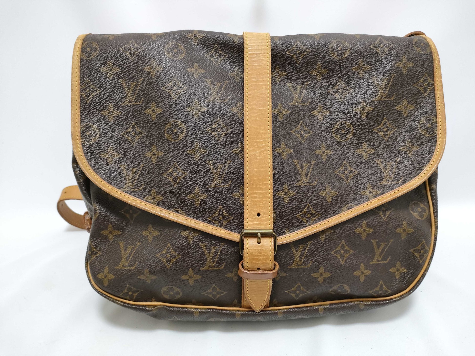 LOUIS VUITTON RFID Unverifiable Monogram Louis Vuitton Saumur Shoulder Bag