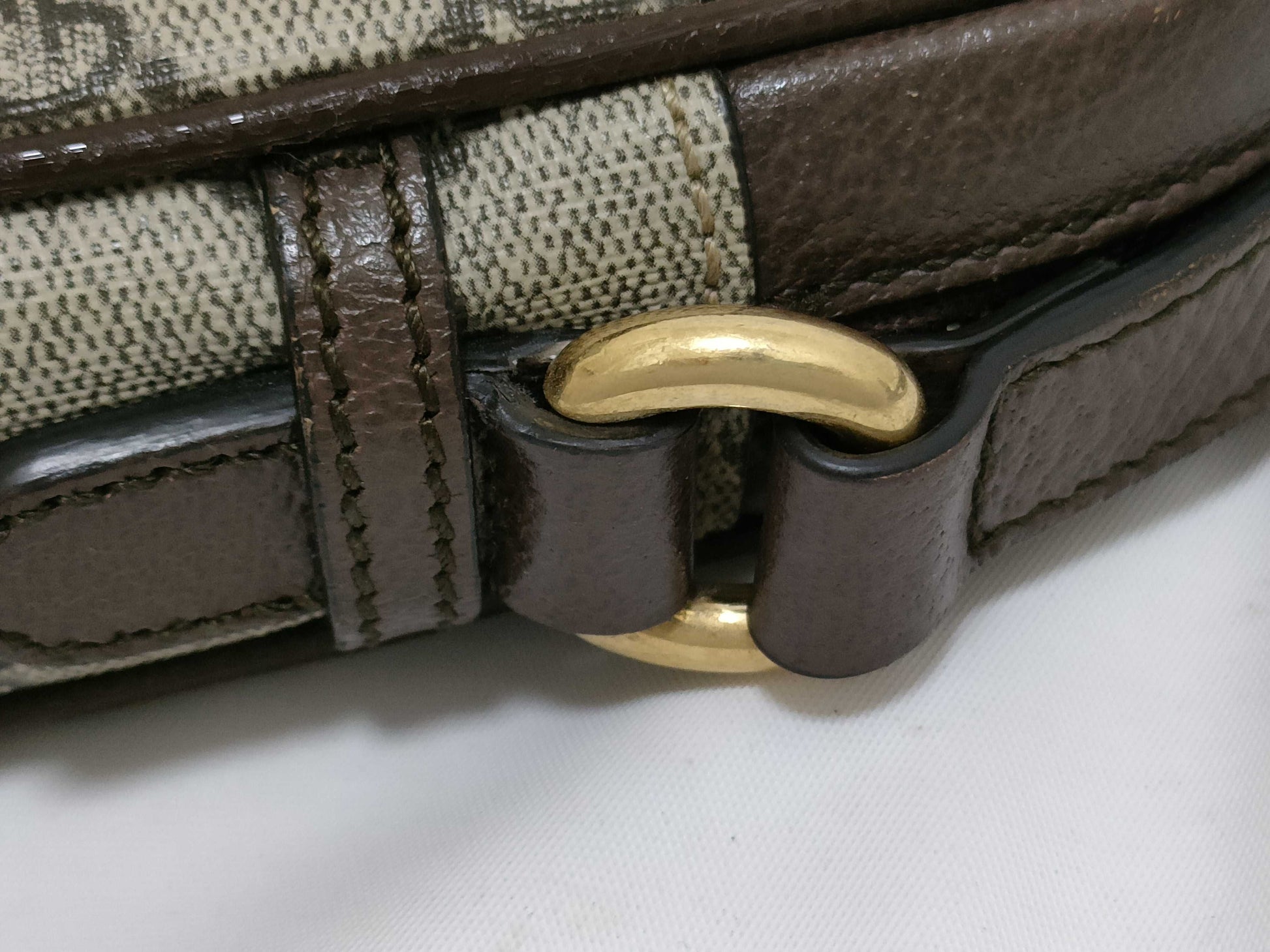 GUCCI GG Supreme Sherry Shoulder Bag