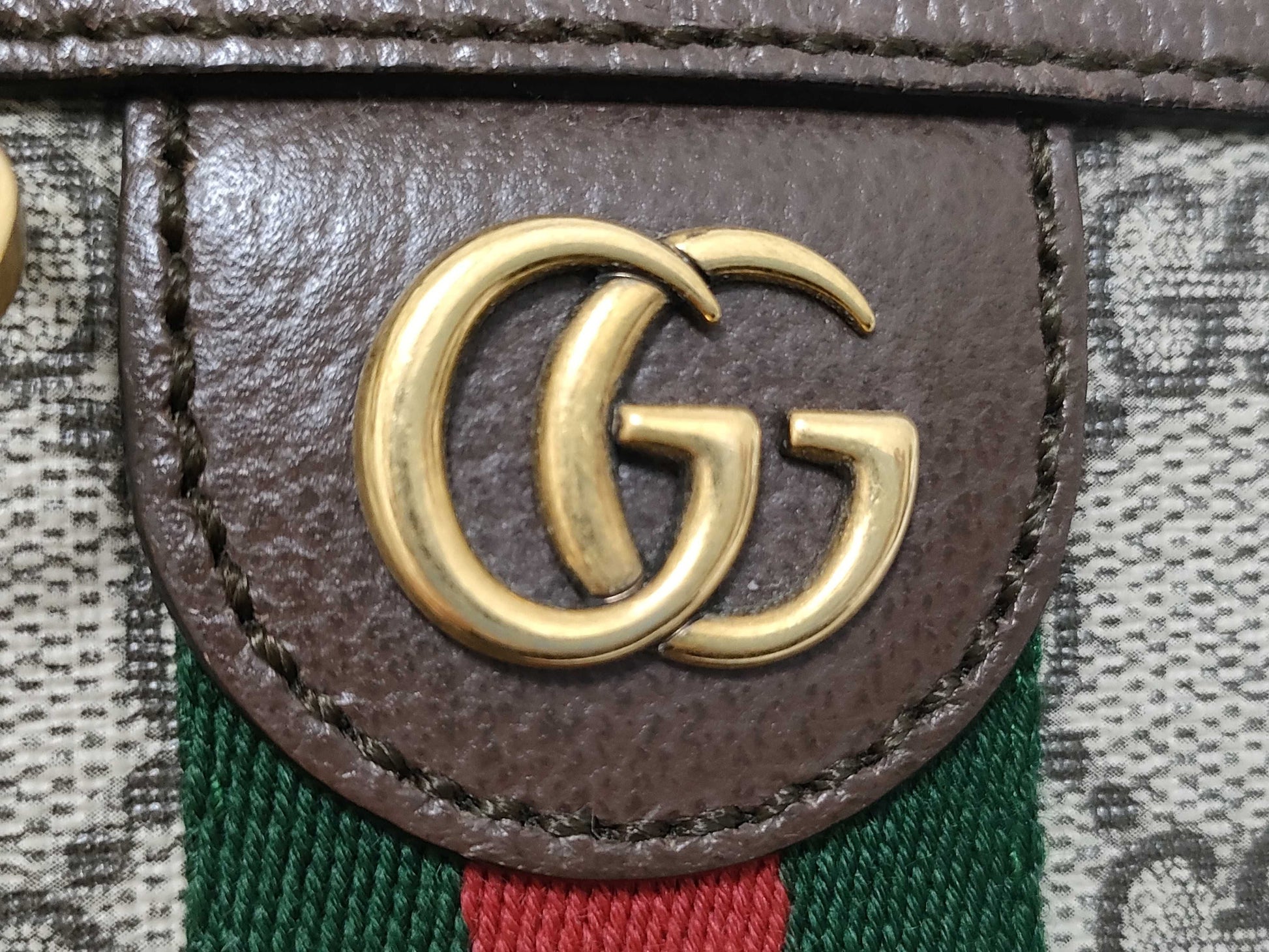 GUCCI GG Supreme Sherry Shoulder Bag