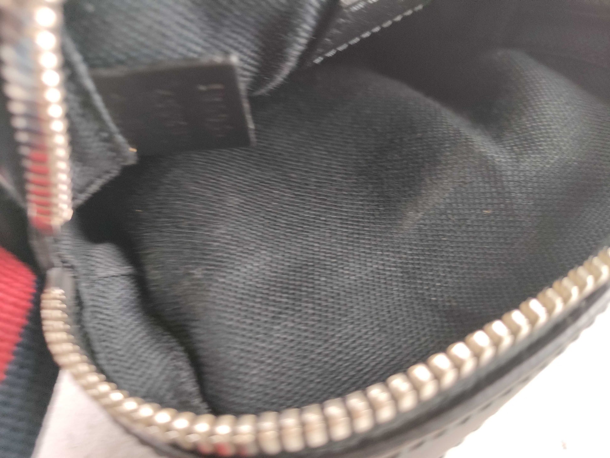 GUCCI GG Supreme Sherry Shoulder Bag in Black