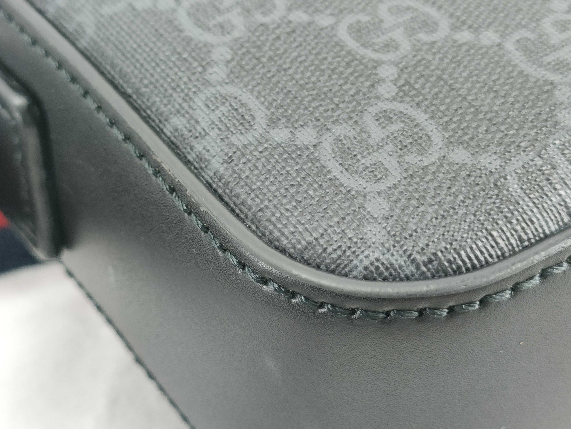 GUCCI GG Supreme Sherry Shoulder Bag in Black