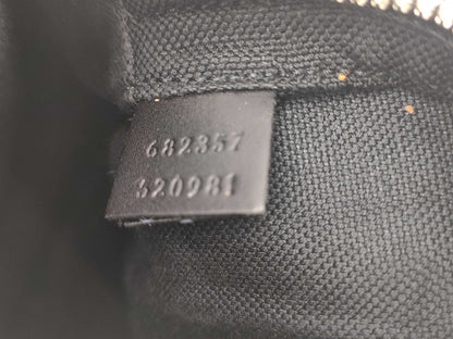 GUCCI GG Supreme Sherry Shoulder Bag in Black