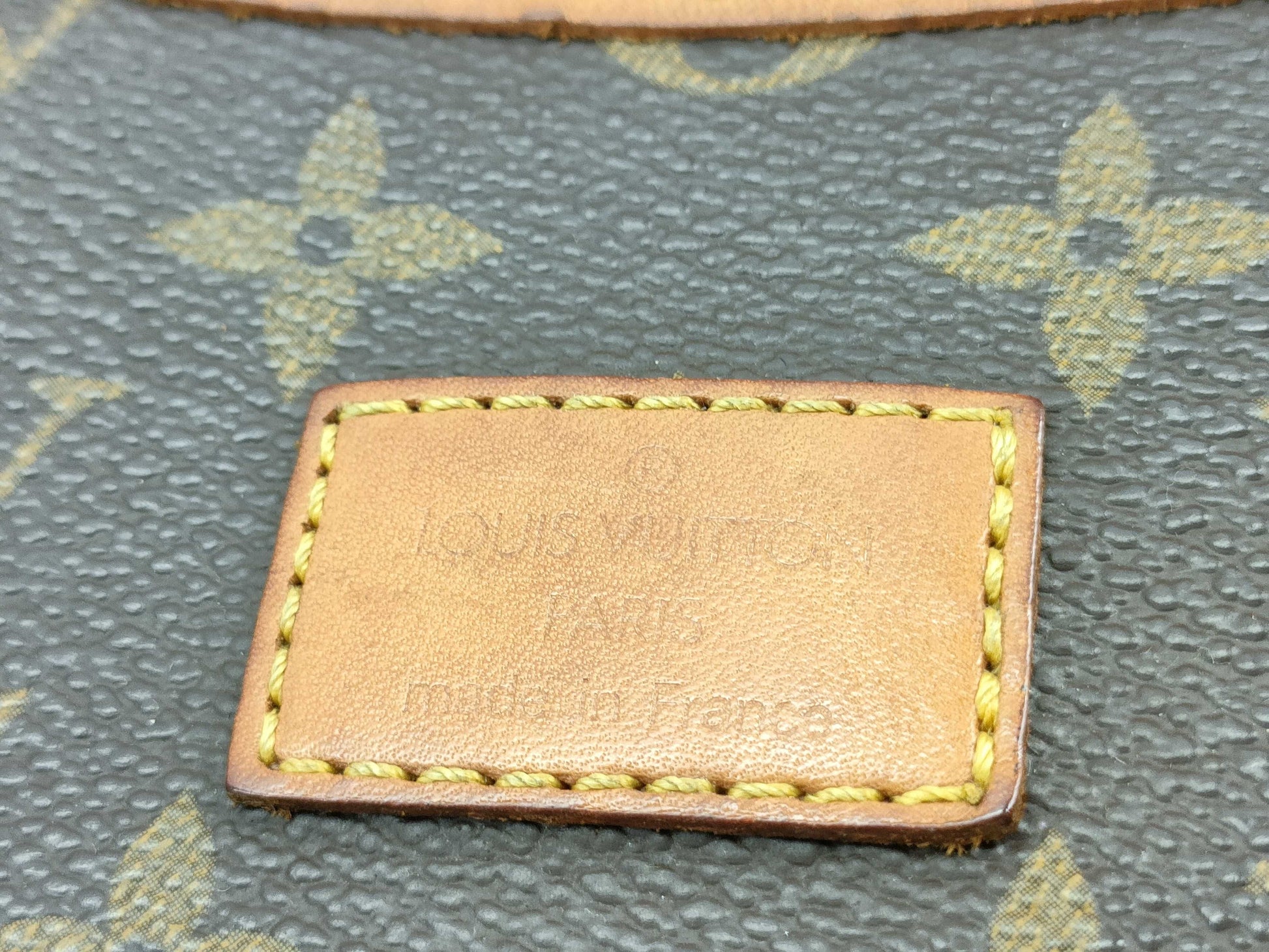 LOUIS VUITTON RFID Unverified AR0942 Monogram Louis Vuitton Saumur Shoulder Bag