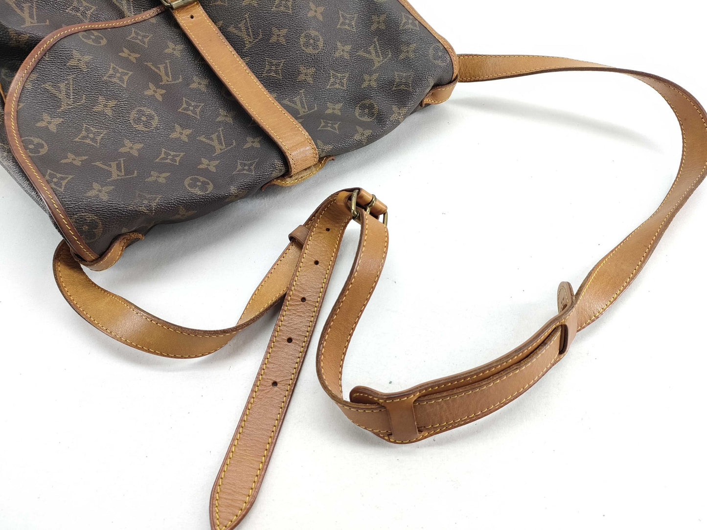 LOUIS VUITTON RFID Unverified AR0942 Monogram Louis Vuitton Saumur Shoulder Bag