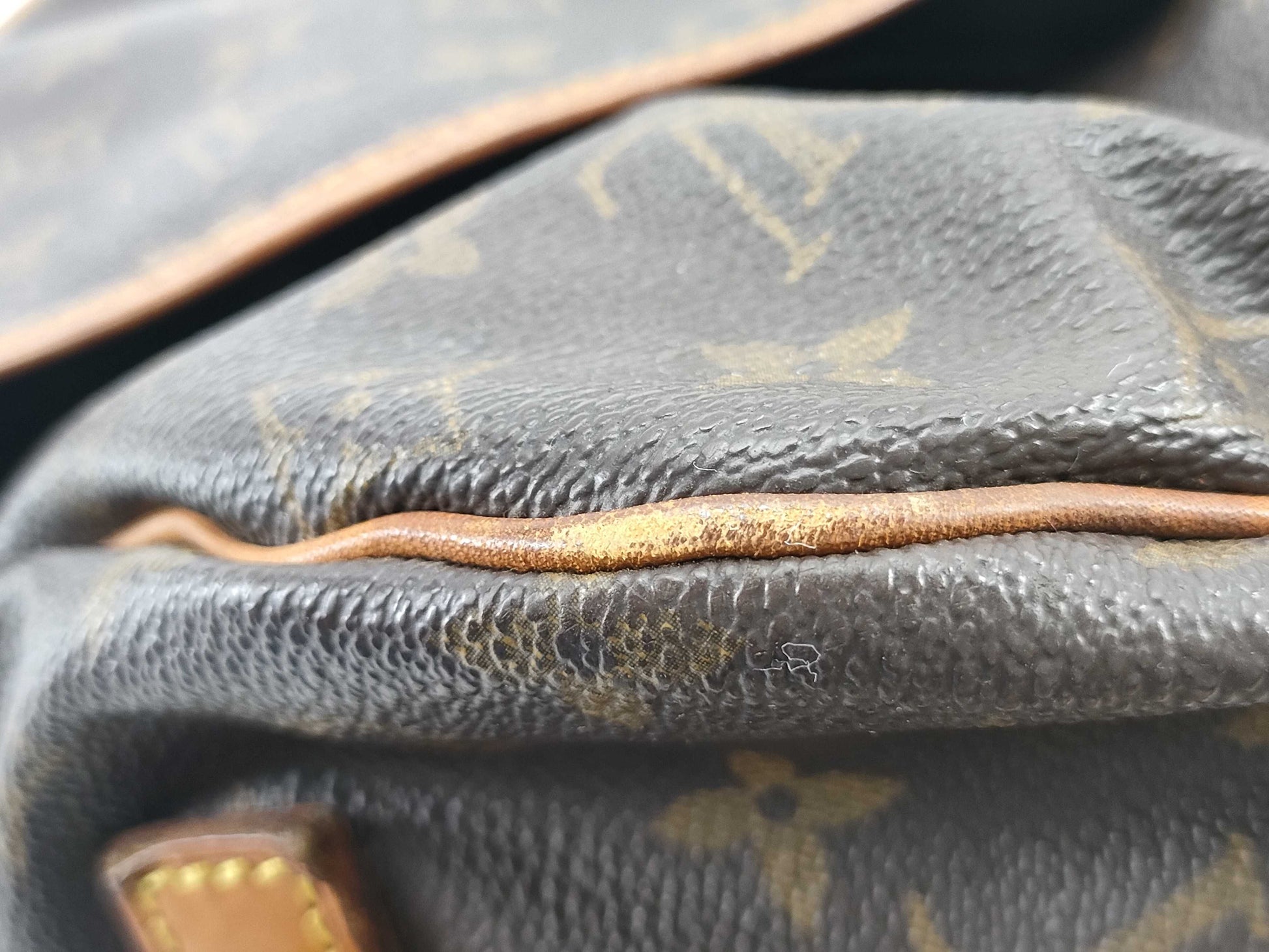 LOUIS VUITTON RFID Unverified AR0942 Monogram Louis Vuitton Saumur Shoulder Bag