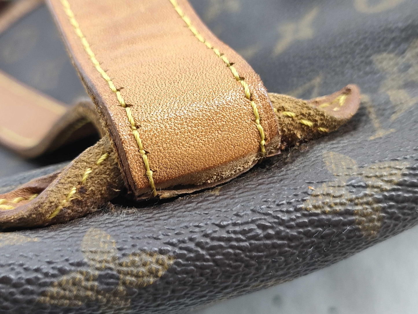 LOUIS VUITTON RFID Unverified AR0942 Monogram Louis Vuitton Saumur Shoulder Bag