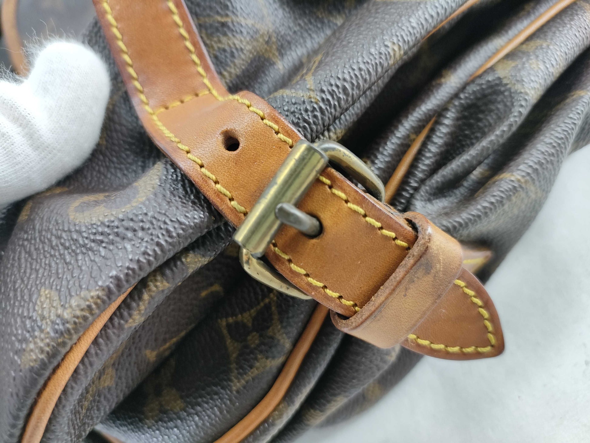 LOUIS VUITTON RFID Unverified AR0942 Monogram Louis Vuitton Saumur Shoulder Bag